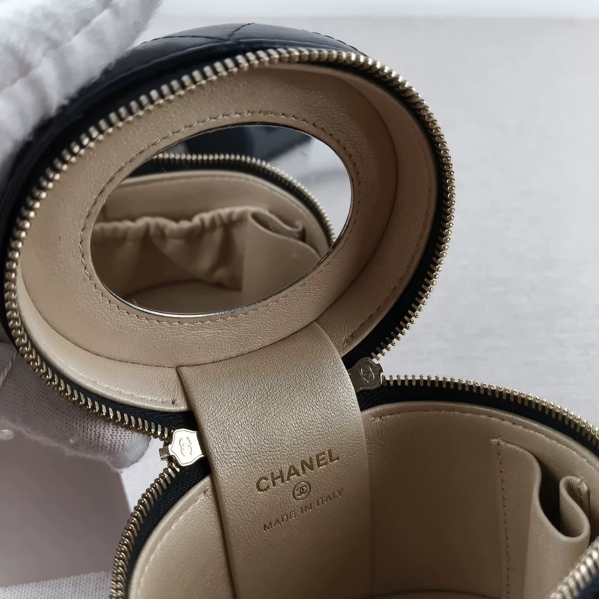 Chanel Pre-loved Bag Very good condition Size ONE SIZE - 2 Thumbnail