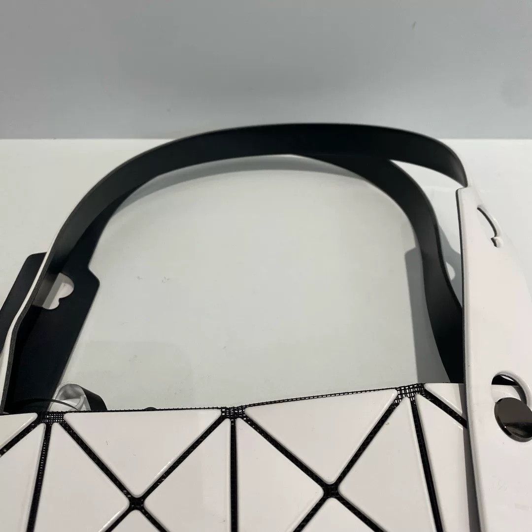 Issey Miyake Pre-loved Bag Very good condition Size ONE SIZE - 5 Thumbnail