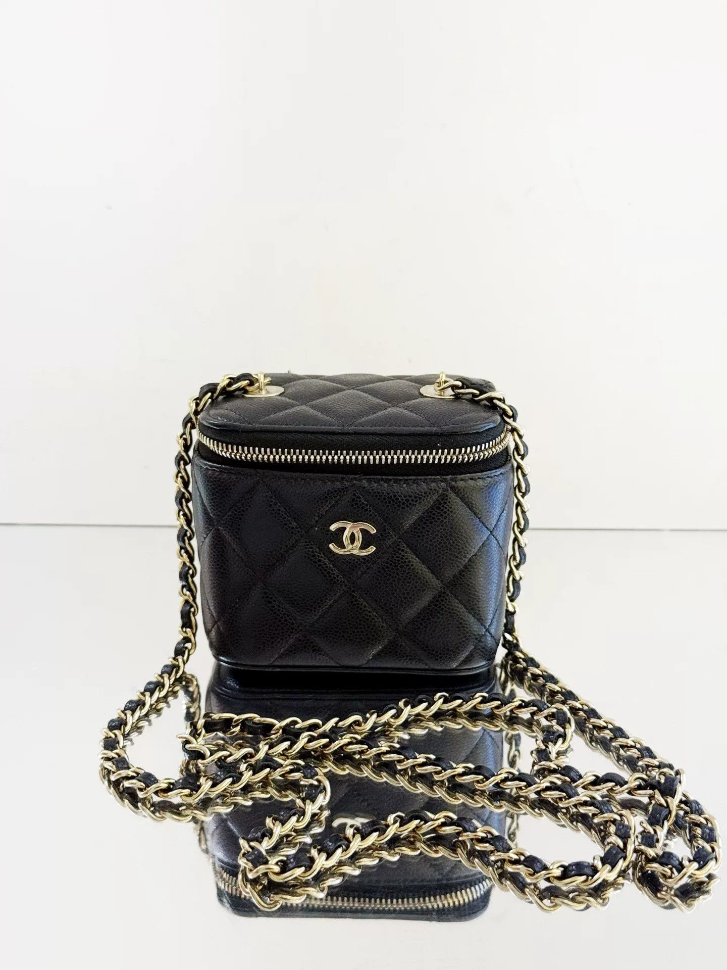 Chanel Pre-loved Bag Very good condition Size ONE SIZE - 2 Thumbnail