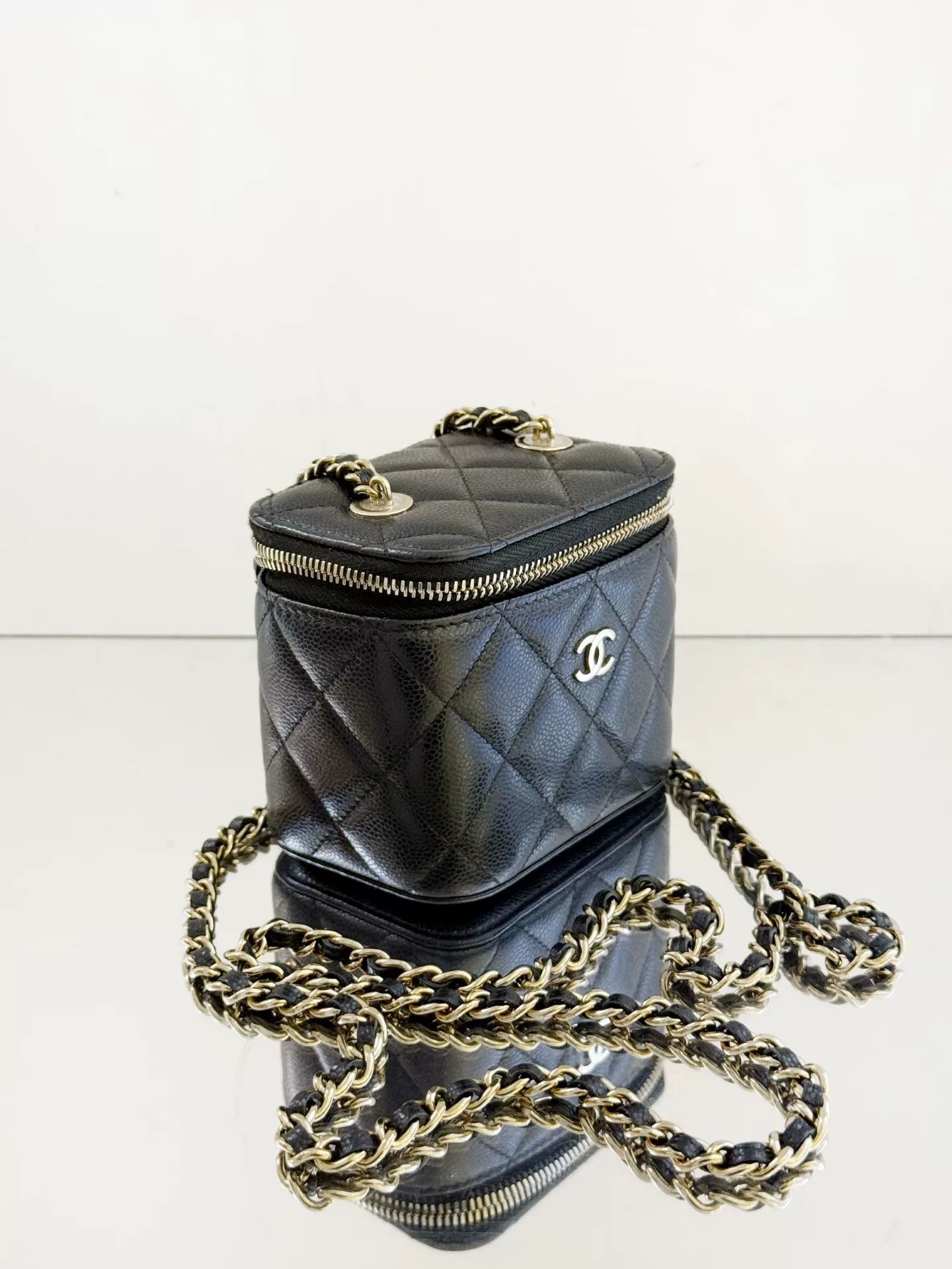 Chanel Pre-loved Bag Very good condition Size ONE SIZE - 4 Thumbnail