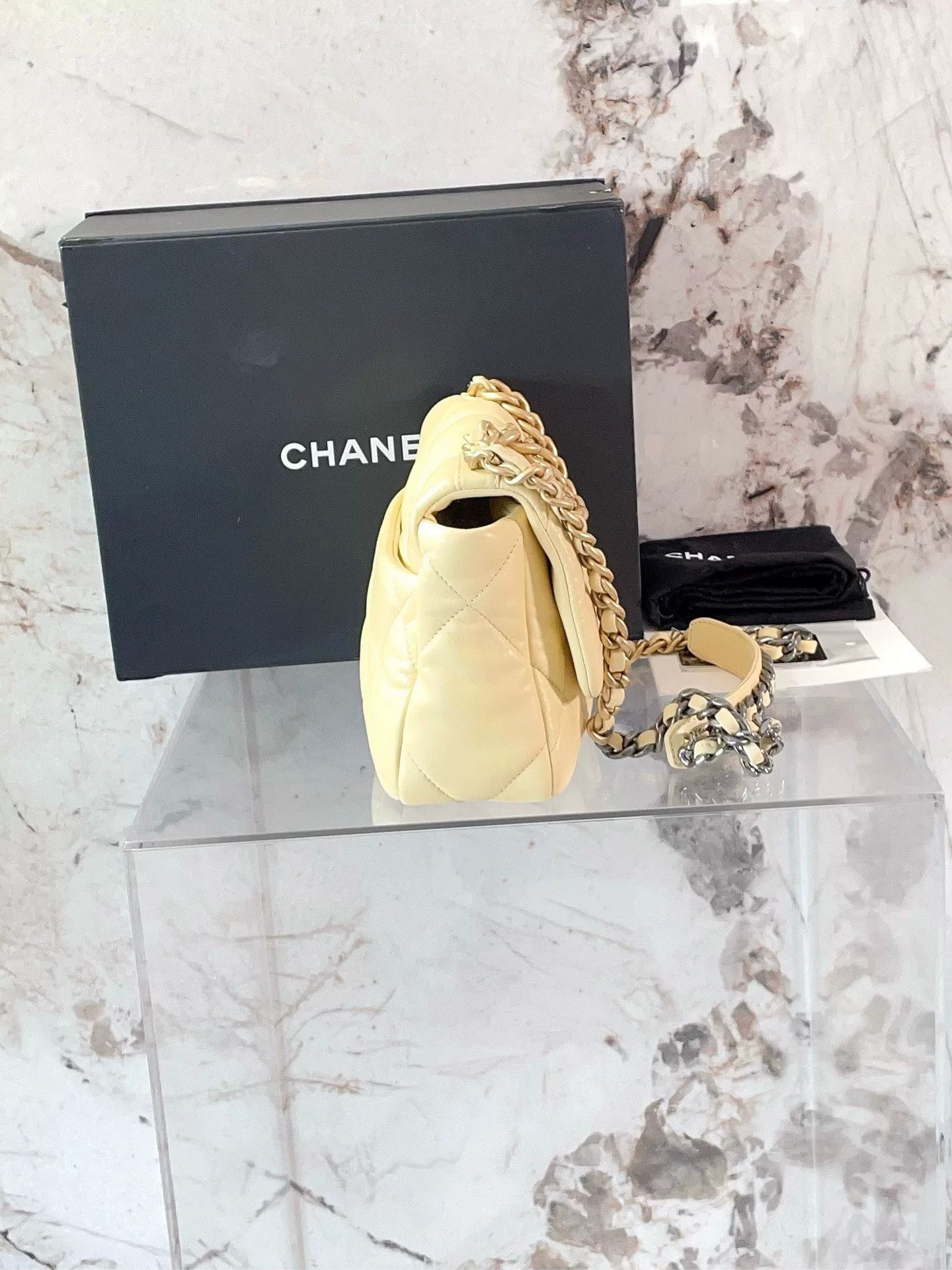 Chanel Pre-loved Bag Very good condition Size ONE SIZE - 3 Thumbnail