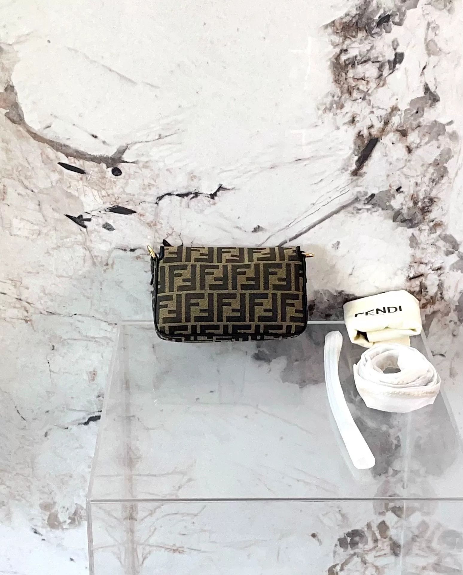 Fendi Pre-loved Bag Very good condition Size ONE SIZE - 2 Thumbnail