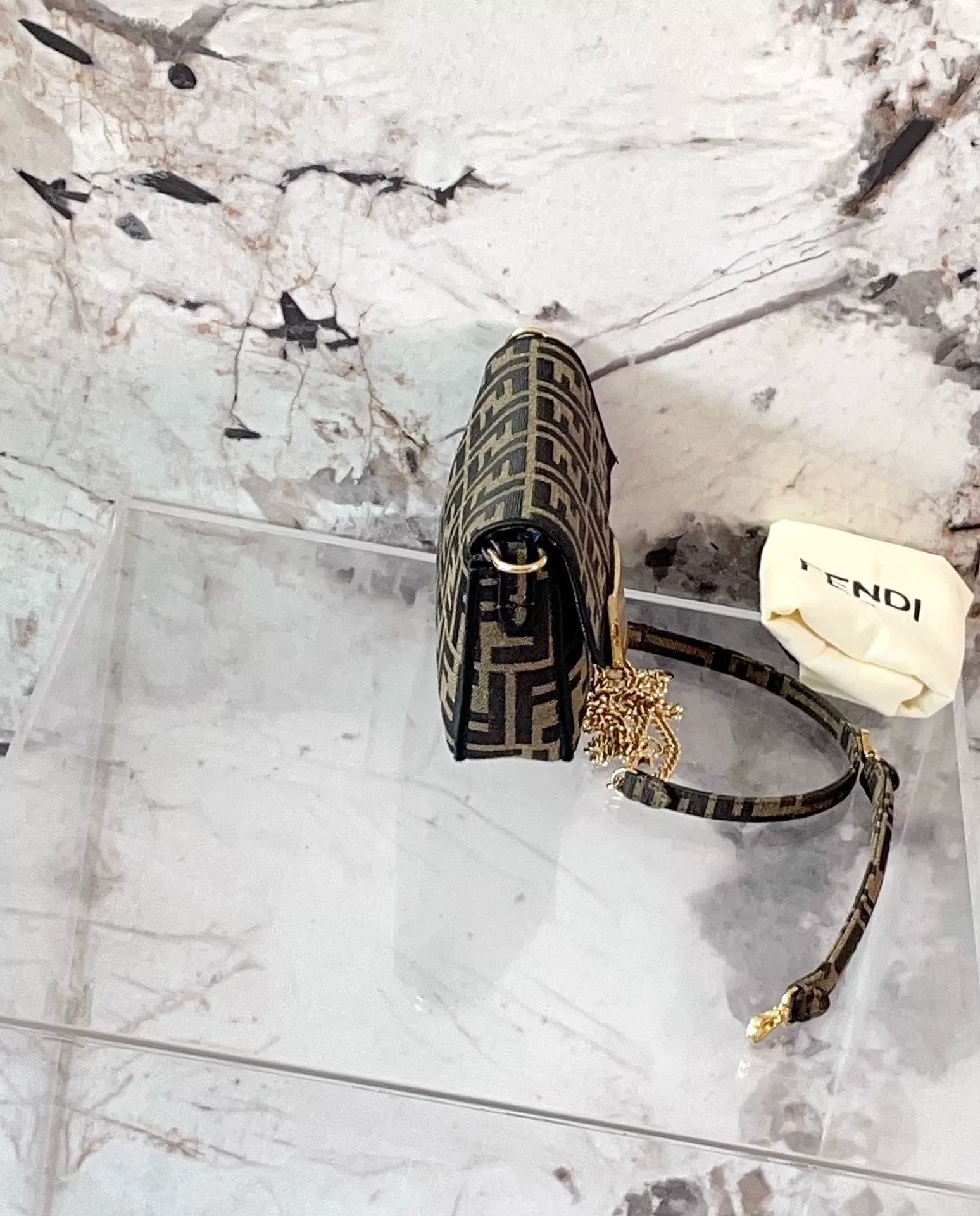Fendi Pre-loved Bag Very good condition Size ONE SIZE - 3 Thumbnail
