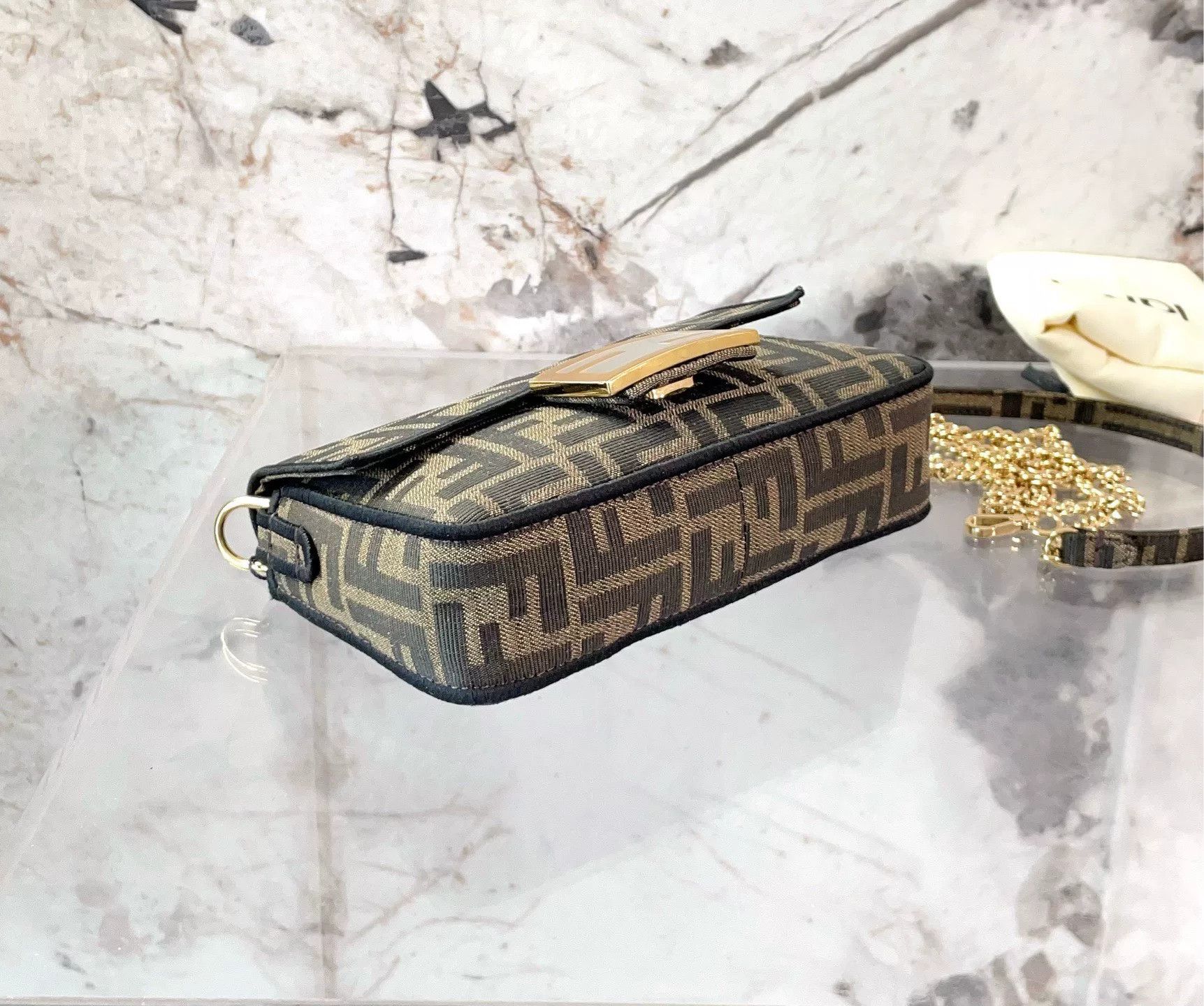 Fendi Pre-loved Bag Very good condition Size ONE SIZE - 5 Thumbnail