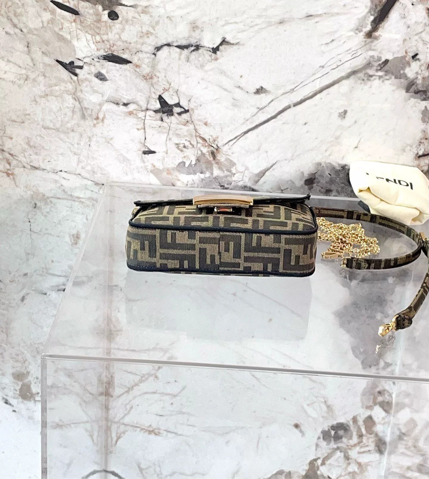 Fendi Pre-loved Bag Very good condition Size ONE SIZE - 4 Thumbnail