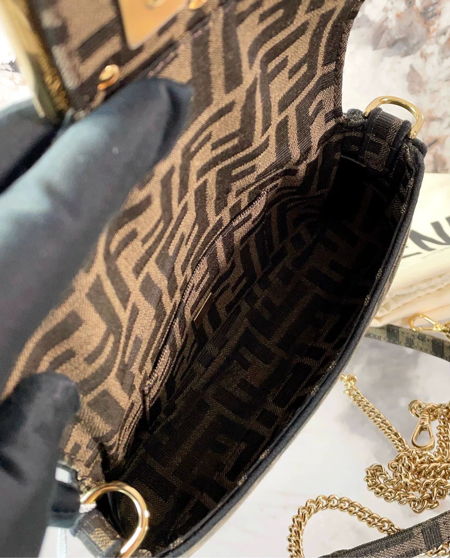 Fendi Pre-loved Bag Very good condition Size ONE SIZE - 9 Thumbnail