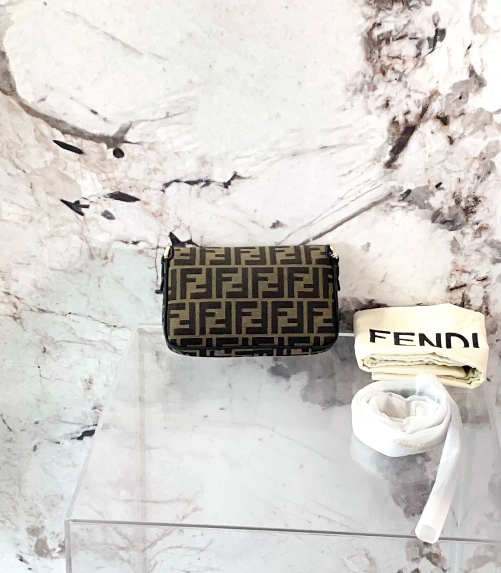 Fendi Pre-loved Bag Very good condition Size ONE SIZE - 2 Thumbnail