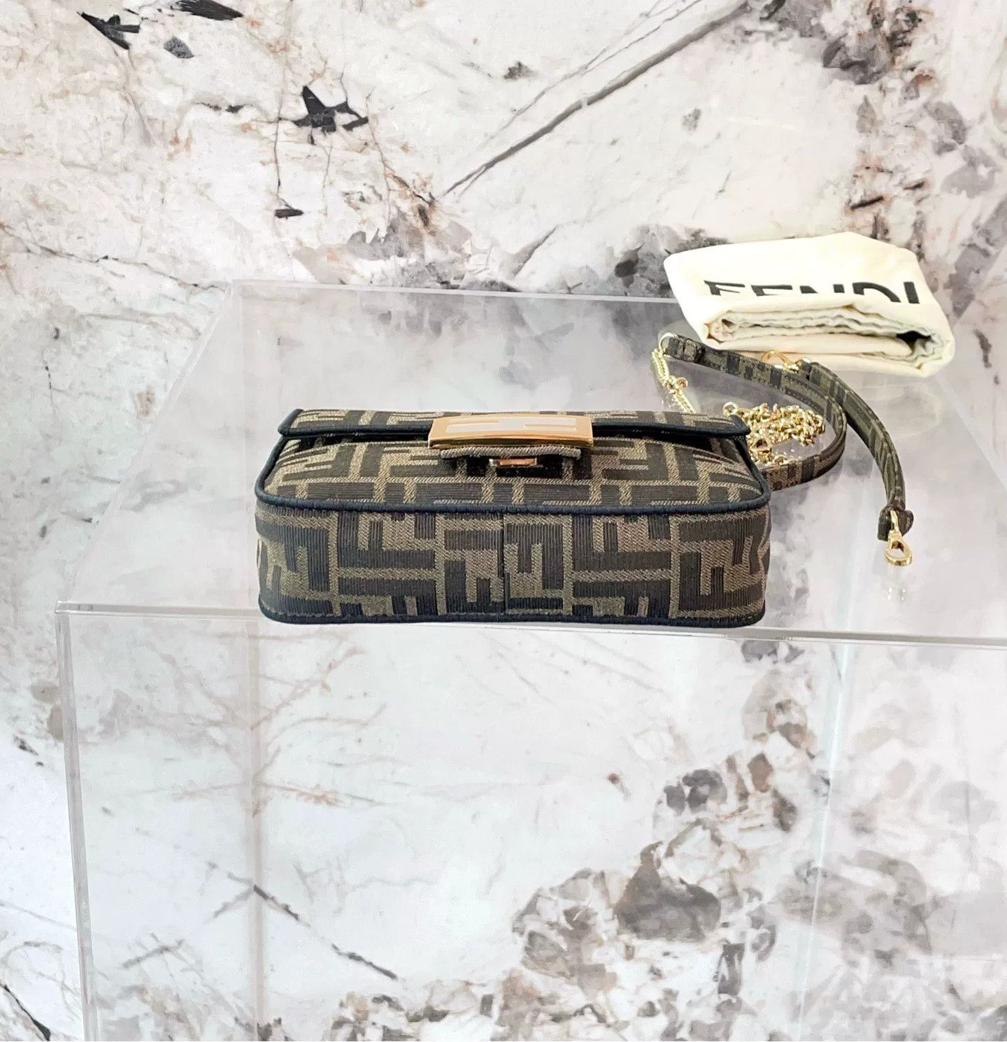 Fendi Pre-loved Bag Very good condition Size ONE SIZE - 4 Thumbnail