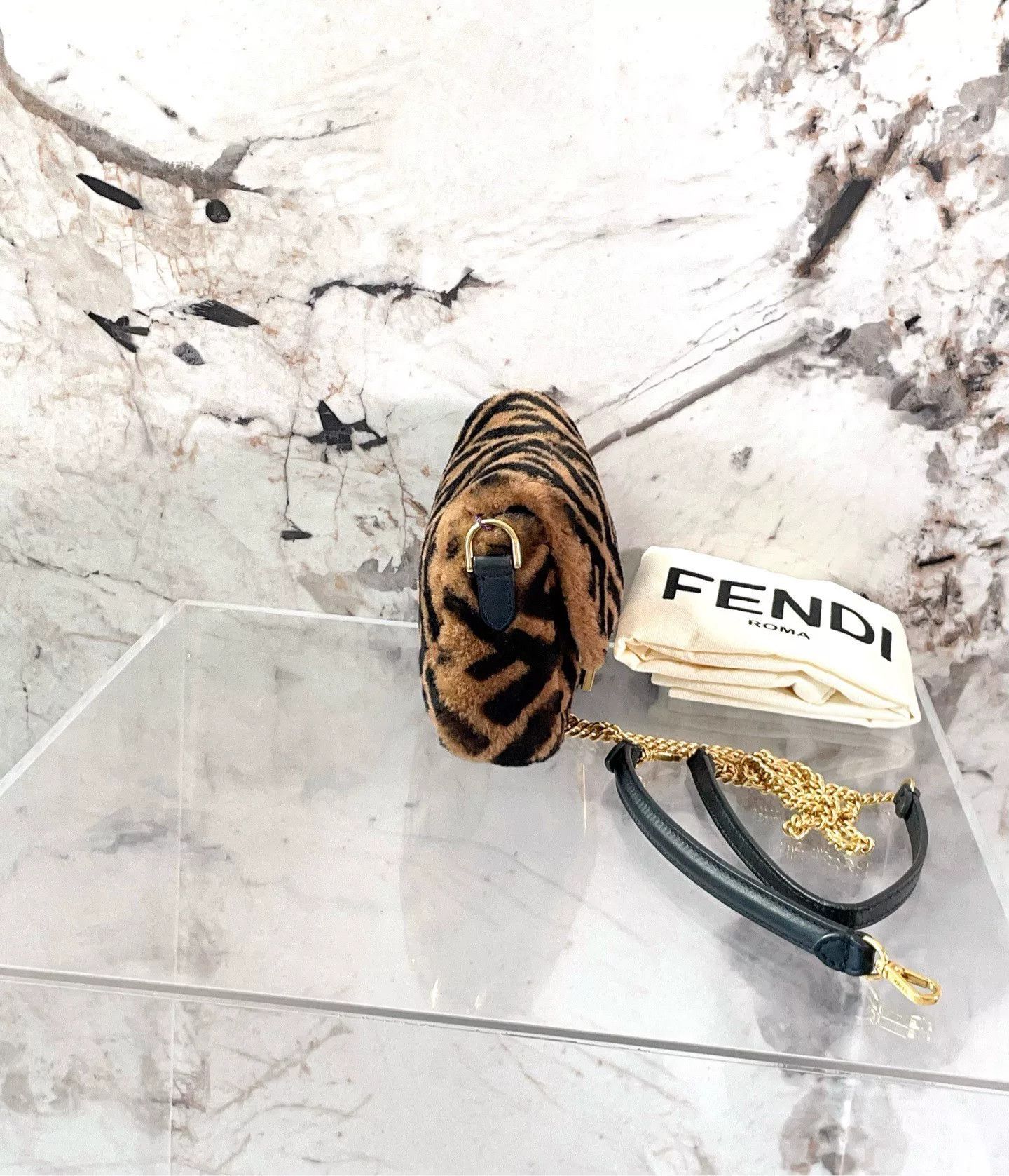 Fendi Pre-loved Bag Very good condition Size ONE SIZE - 3 Thumbnail
