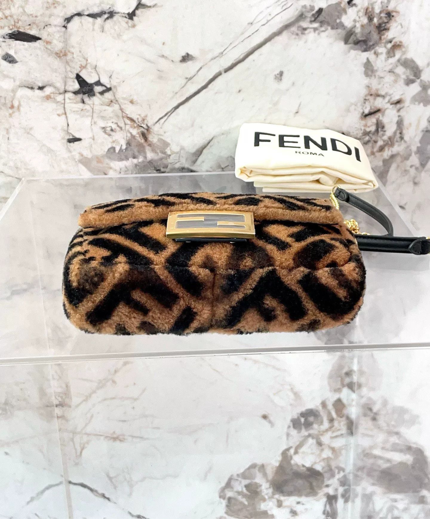 Fendi Pre-loved Bag Very good condition Size ONE SIZE - 4 Thumbnail
