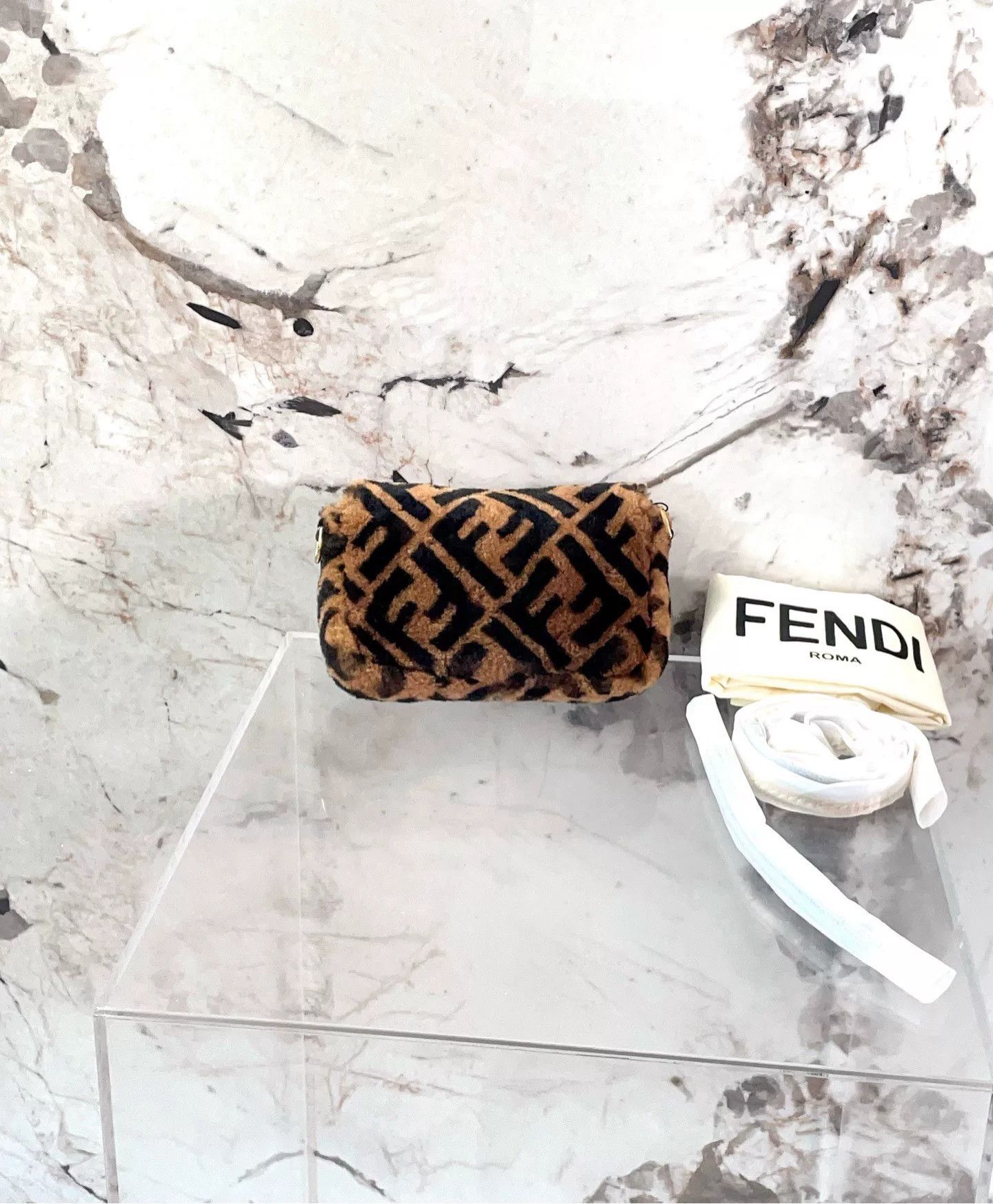 Fendi Pre-loved Bag Very good condition Size ONE SIZE - 2 Thumbnail