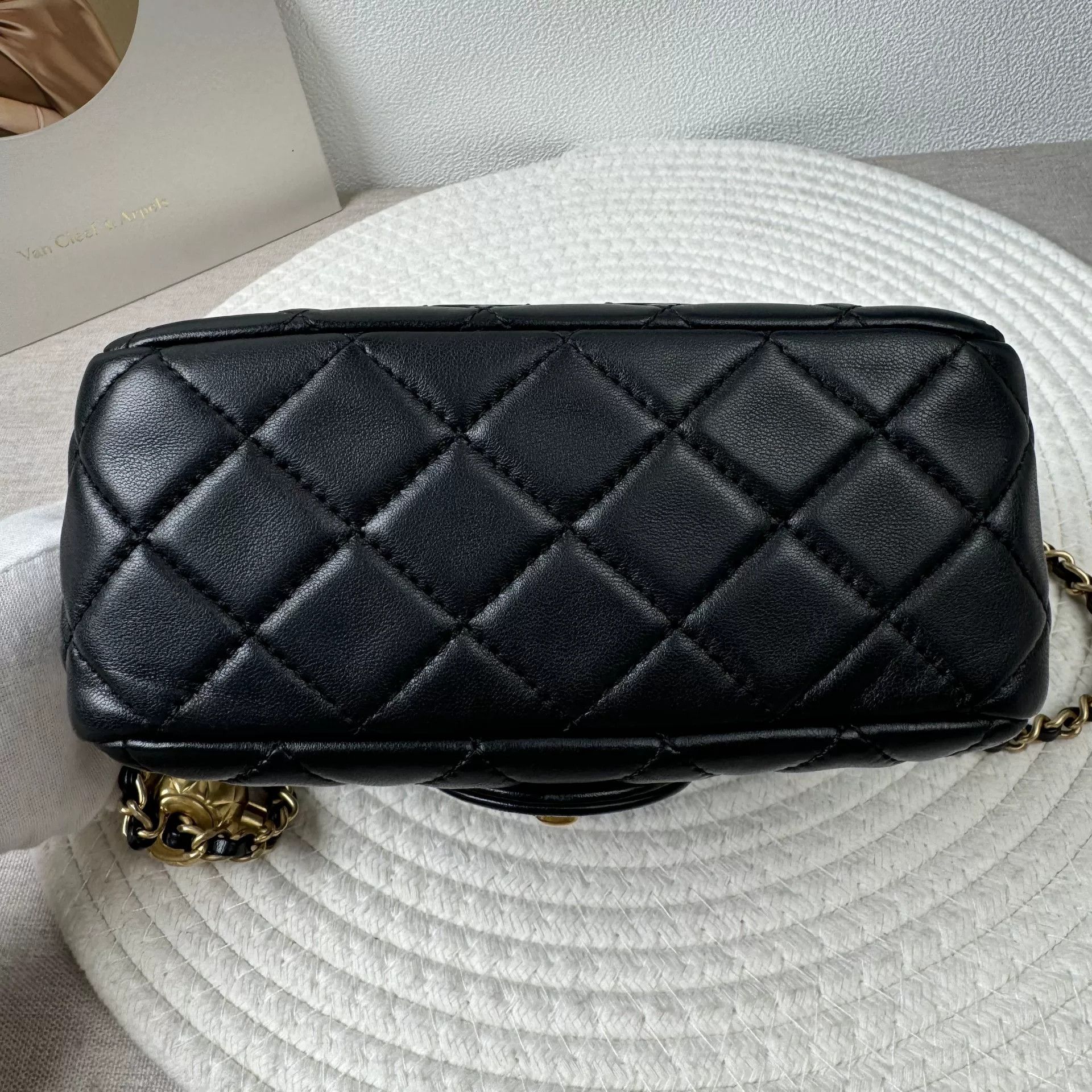 Chanel Pre-loved Bag Very good condition Size ONE SIZE - 6 Thumbnail