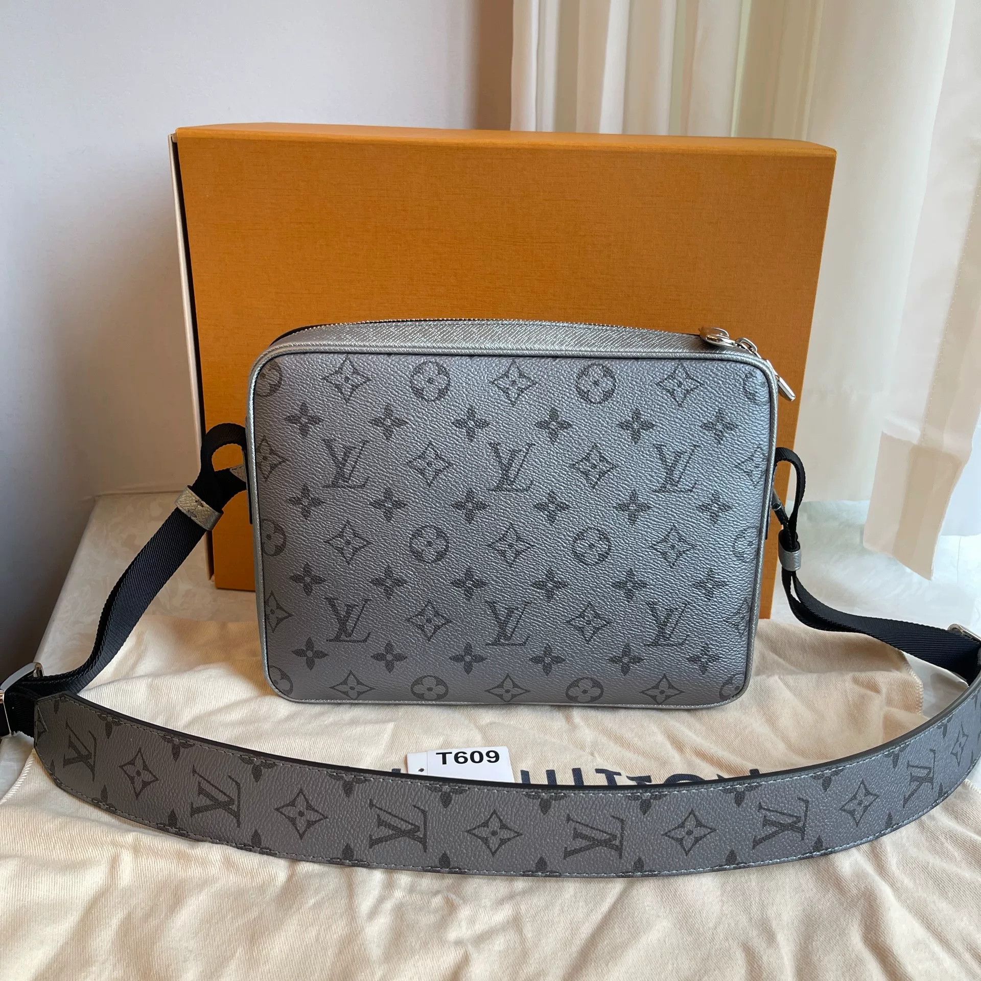 Louis Vuitton Pre-loved Bag Very good condition Size ONE SIZE - 8 Thumbnail