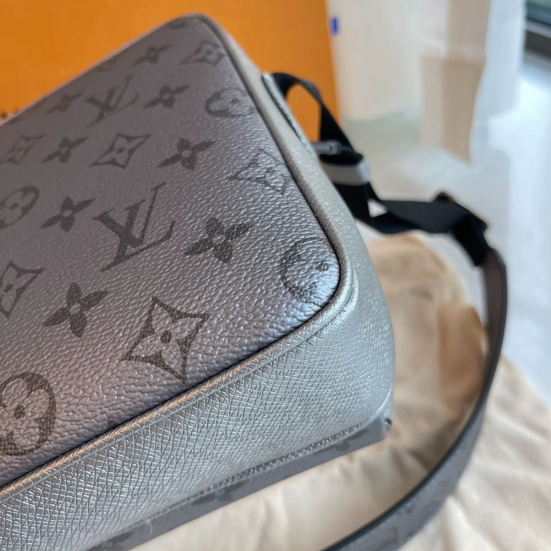 Louis Vuitton Pre-loved Bag Very good condition Size ONE SIZE - 7 Thumbnail