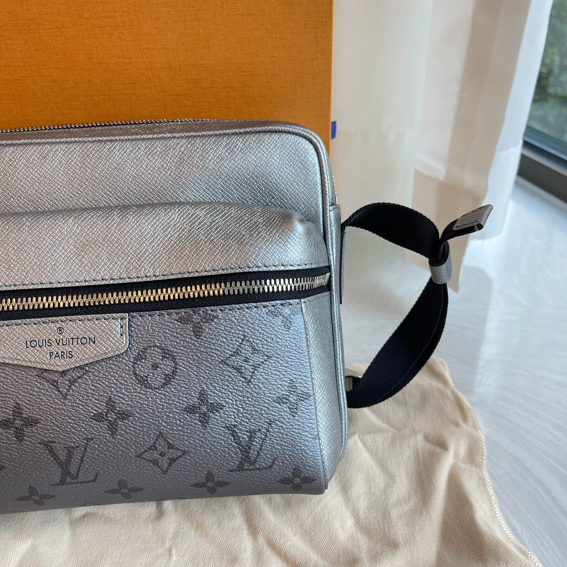 Louis Vuitton Pre-loved Bag Very good condition Size ONE SIZE - 3 Thumbnail