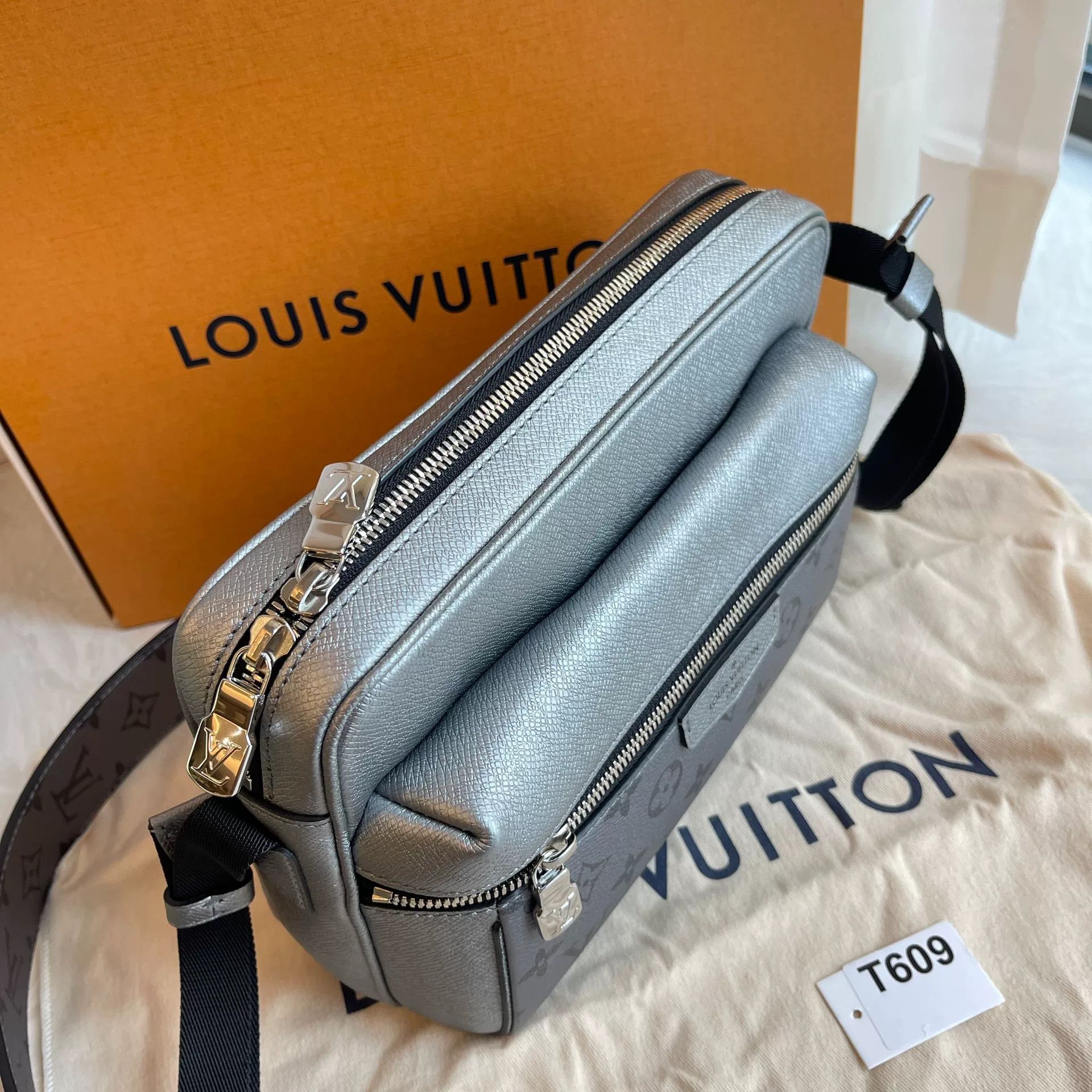 Louis Vuitton Pre-loved Bag Very good condition Size ONE SIZE - 5 Thumbnail