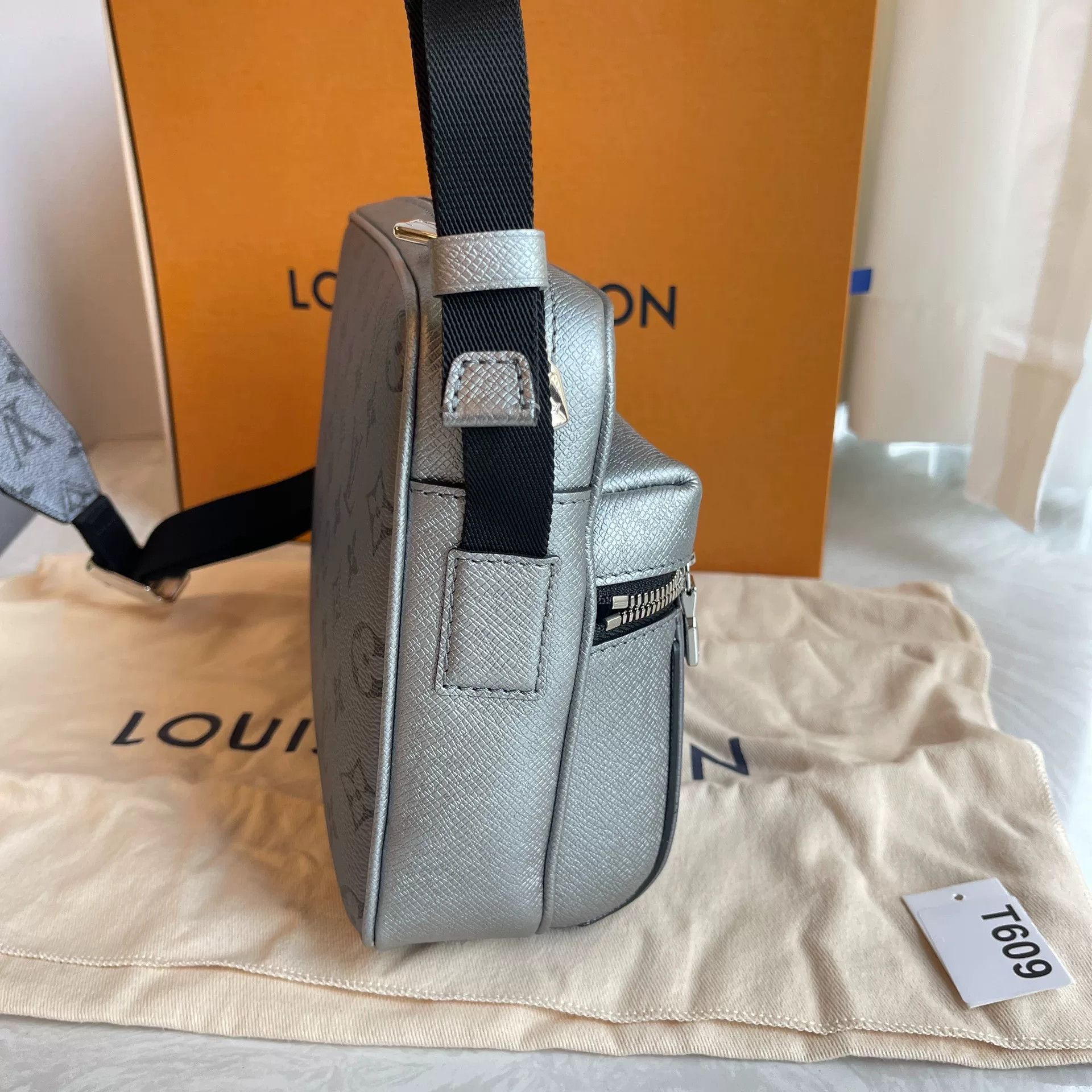 Louis Vuitton Pre-loved Bag Very good condition Size ONE SIZE - 9 Thumbnail