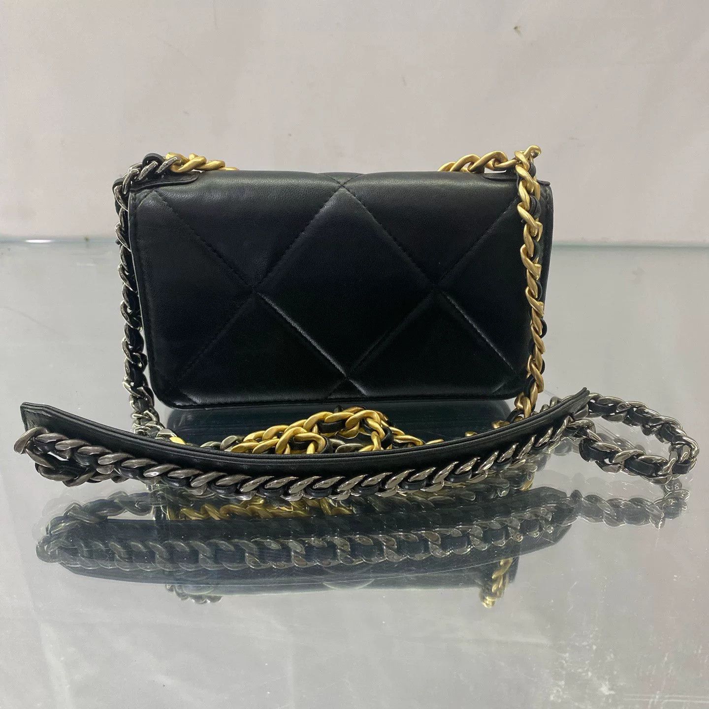 Chanel Pre-loved Bag Very good condition Size ONE SIZE - 5 Thumbnail