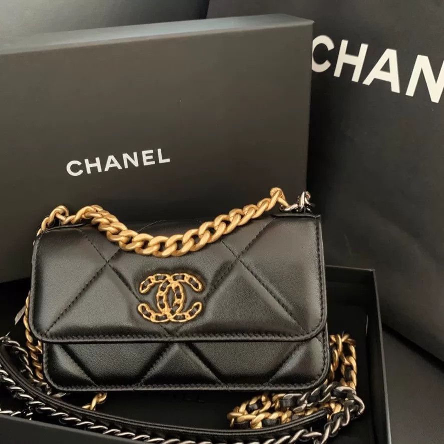 Chanel Pre-loved Bag Very good condition Size ONE SIZE - 2 Thumbnail