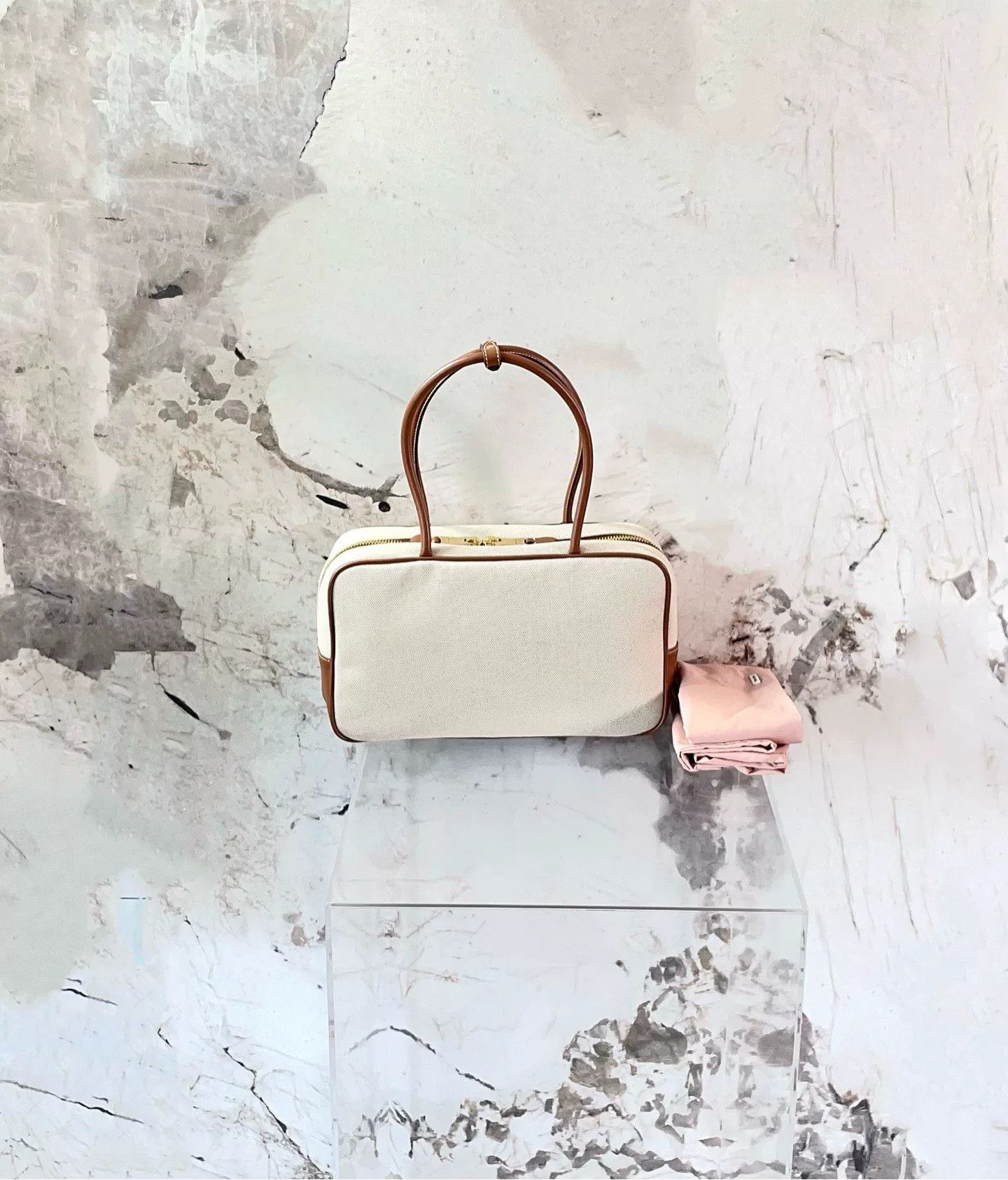 Miu Miu Pre-loved Bag Very good condition Size ONE SIZE - 2 Thumbnail