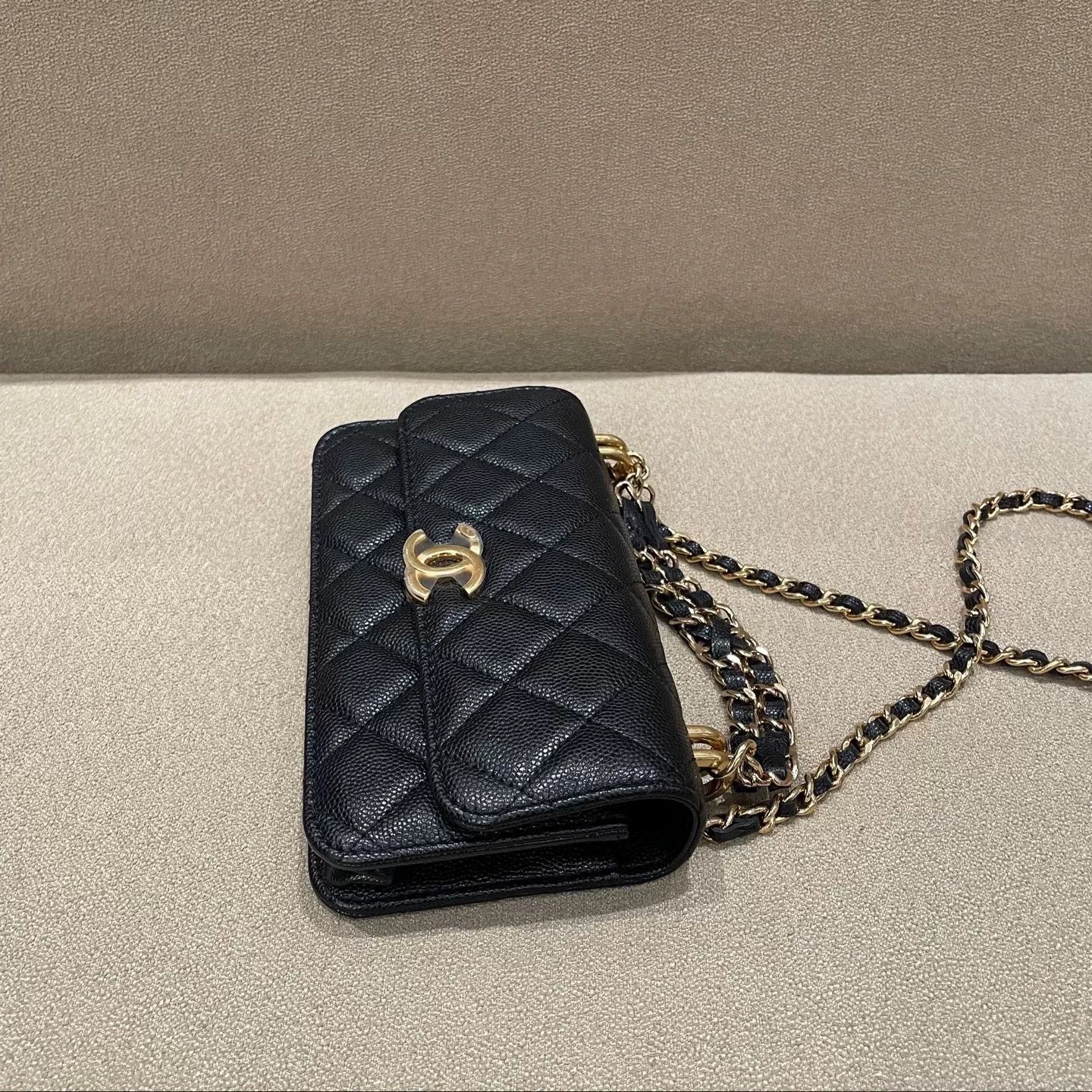 Chanel Pre-loved Bag Very good condition Size ONE SIZE - 4 Thumbnail