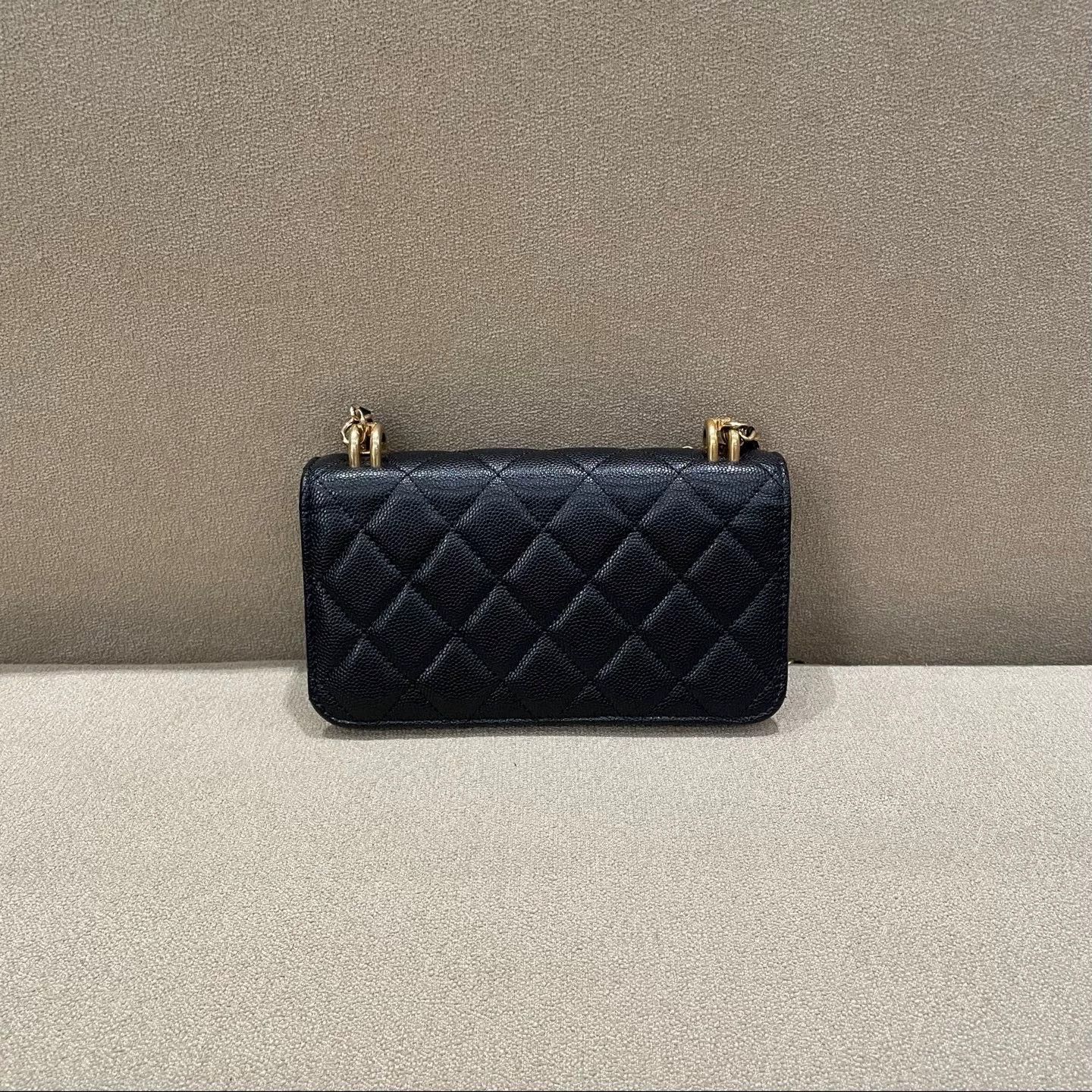 Chanel Pre-loved Bag Very good condition Size ONE SIZE - 3 Thumbnail