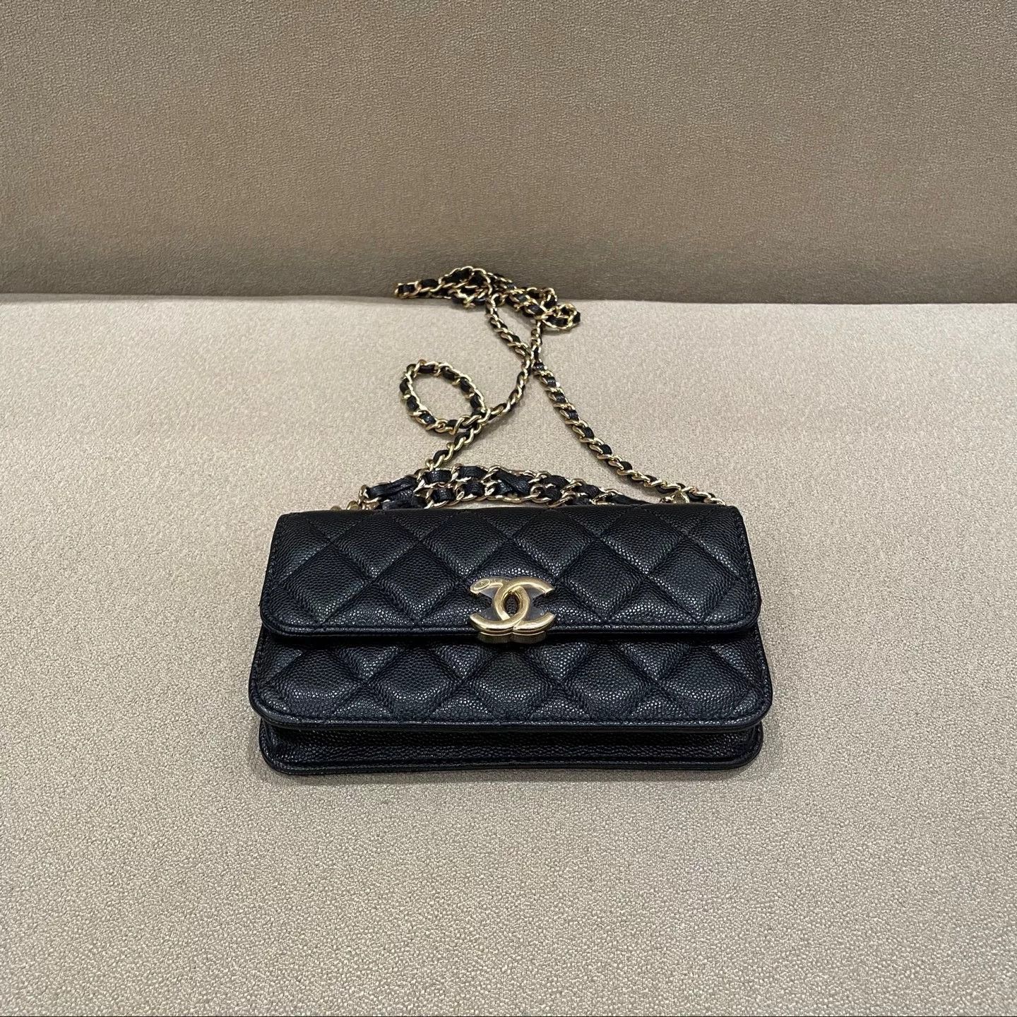 Chanel Pre-loved Bag Very good condition Size ONE SIZE - 6 Thumbnail