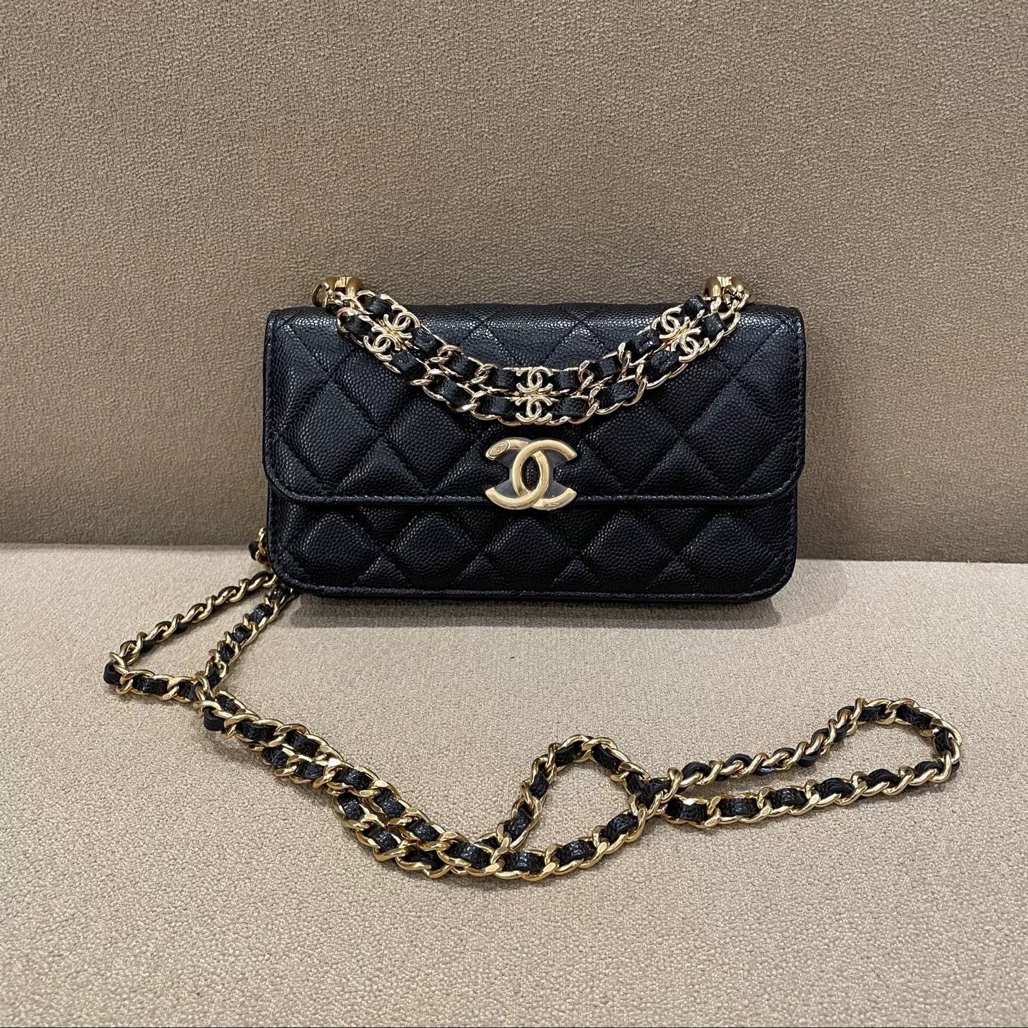 Chanel Pre-loved Bag Very good condition Size ONE SIZE - 2 Thumbnail