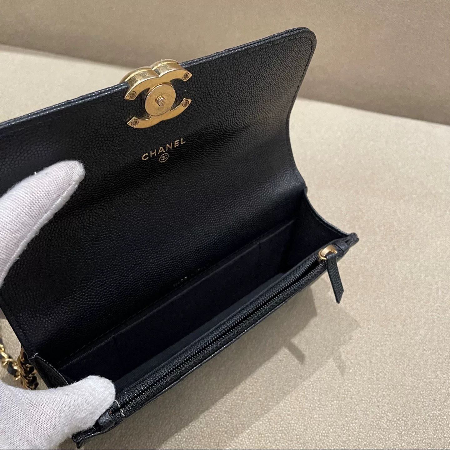 Chanel Pre-loved Bag Very good condition Size ONE SIZE - 7 Thumbnail
