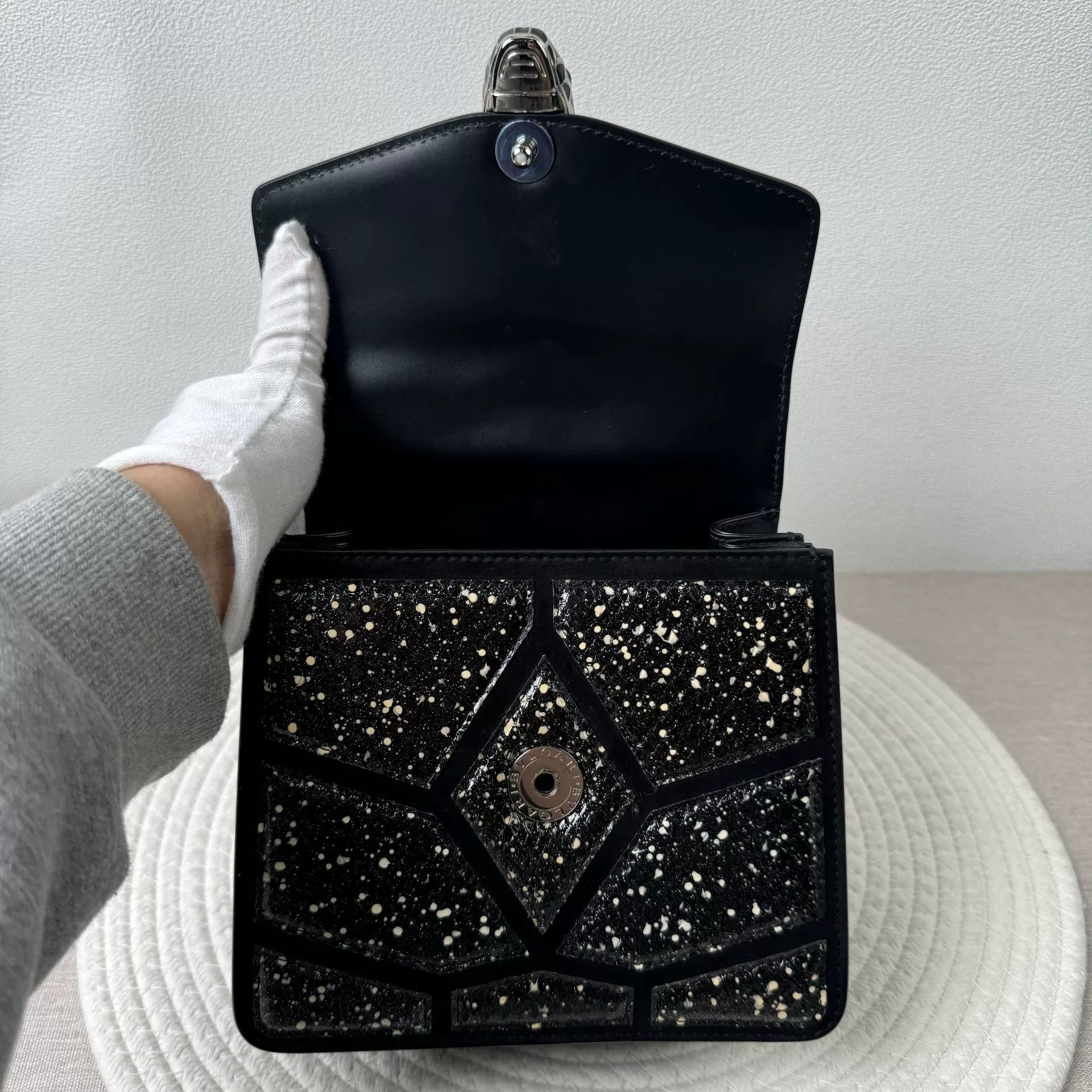 Bvlgari Pre-loved Bag Very good condition Size ONE SIZE - 9 Thumbnail
