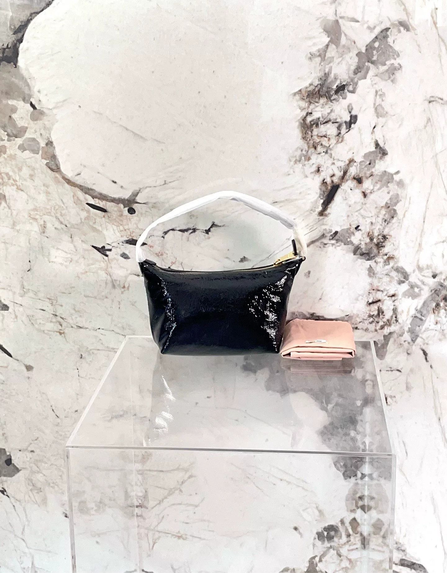 Miu Miu Pre-loved Bag Very good condition Size ONE SIZE - 2 Thumbnail