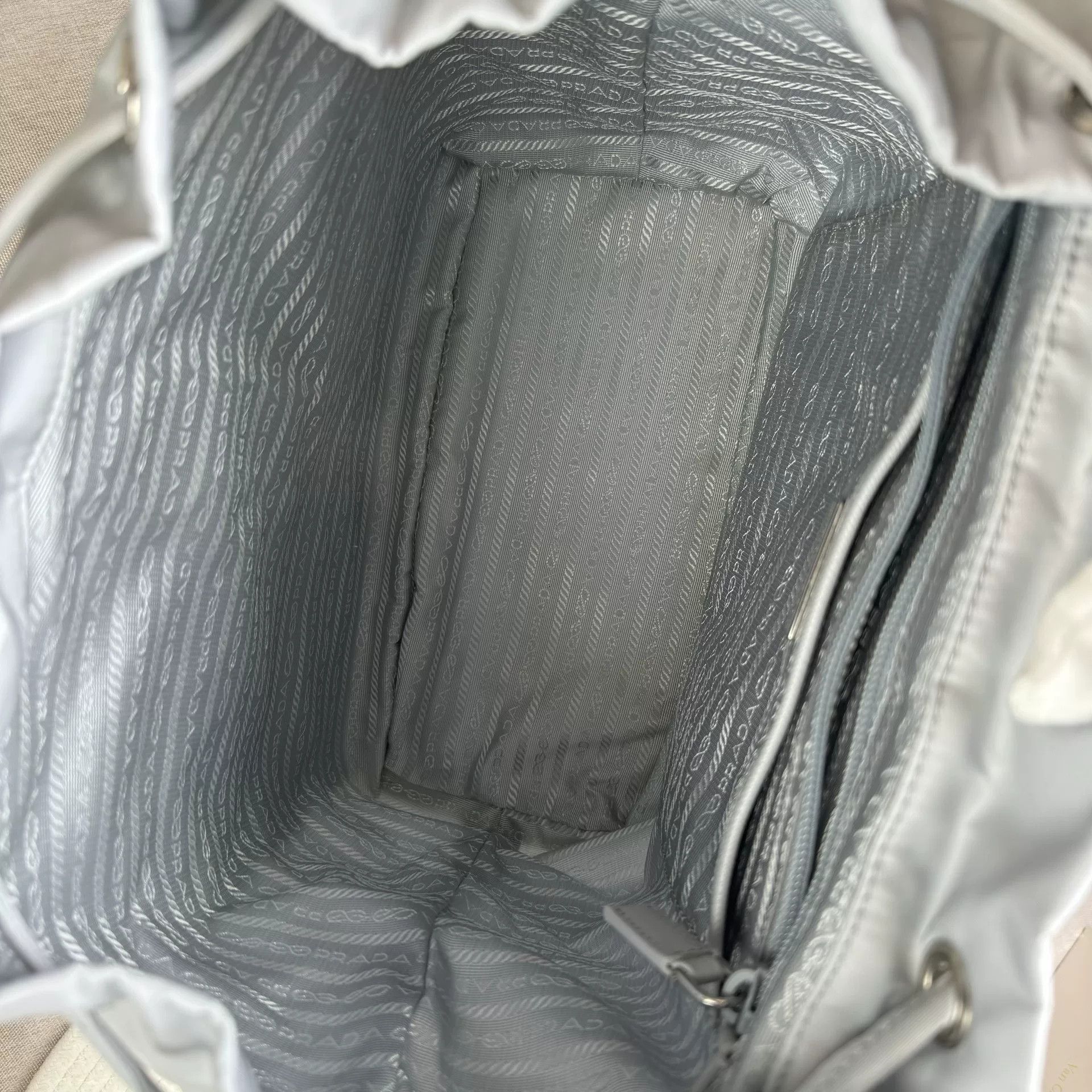 Prada Pre-loved Bag Very good condition Size ONE SIZE - 7 Thumbnail