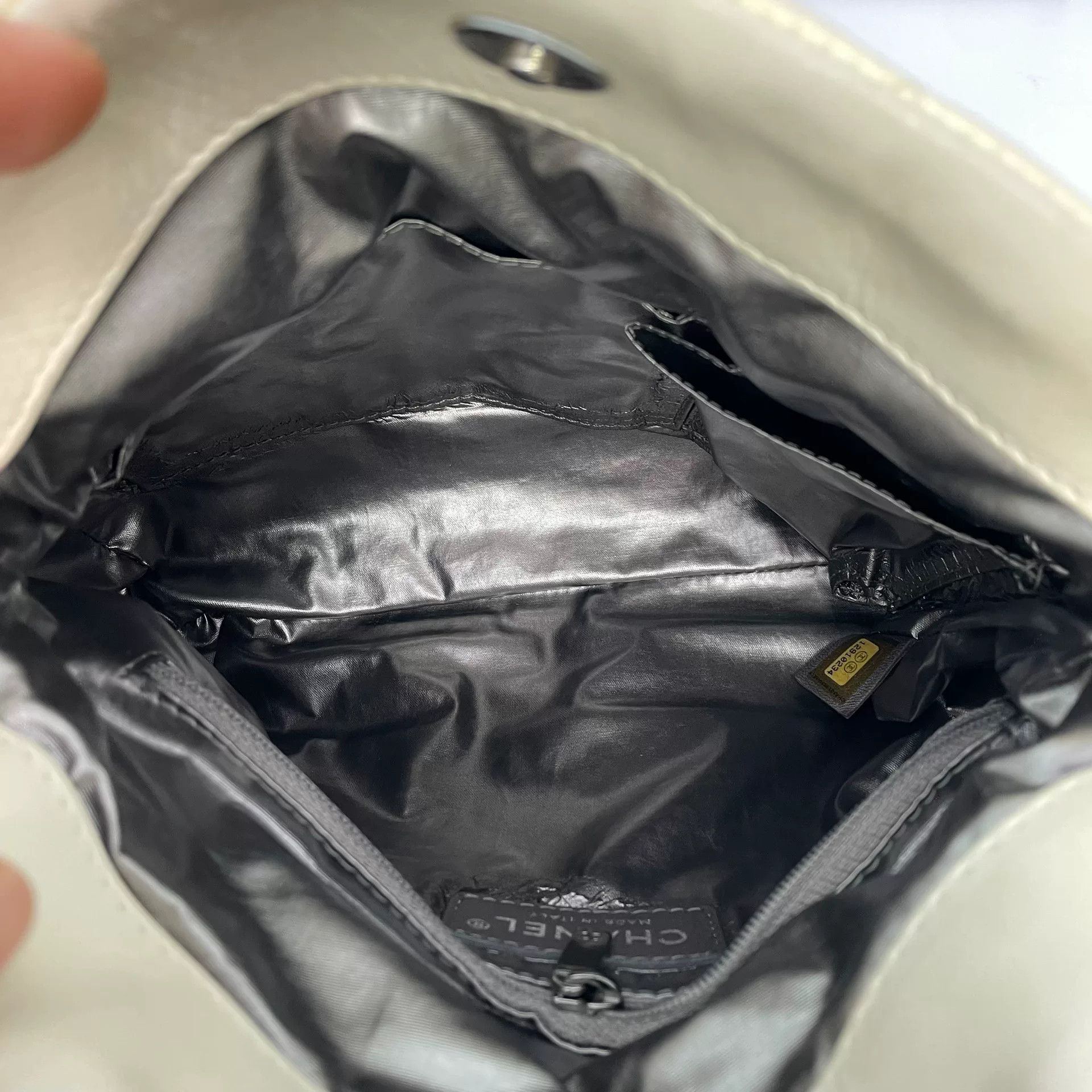 Chanel Pre-loved Bag Very good condition Size ONE SIZE - 9 Thumbnail