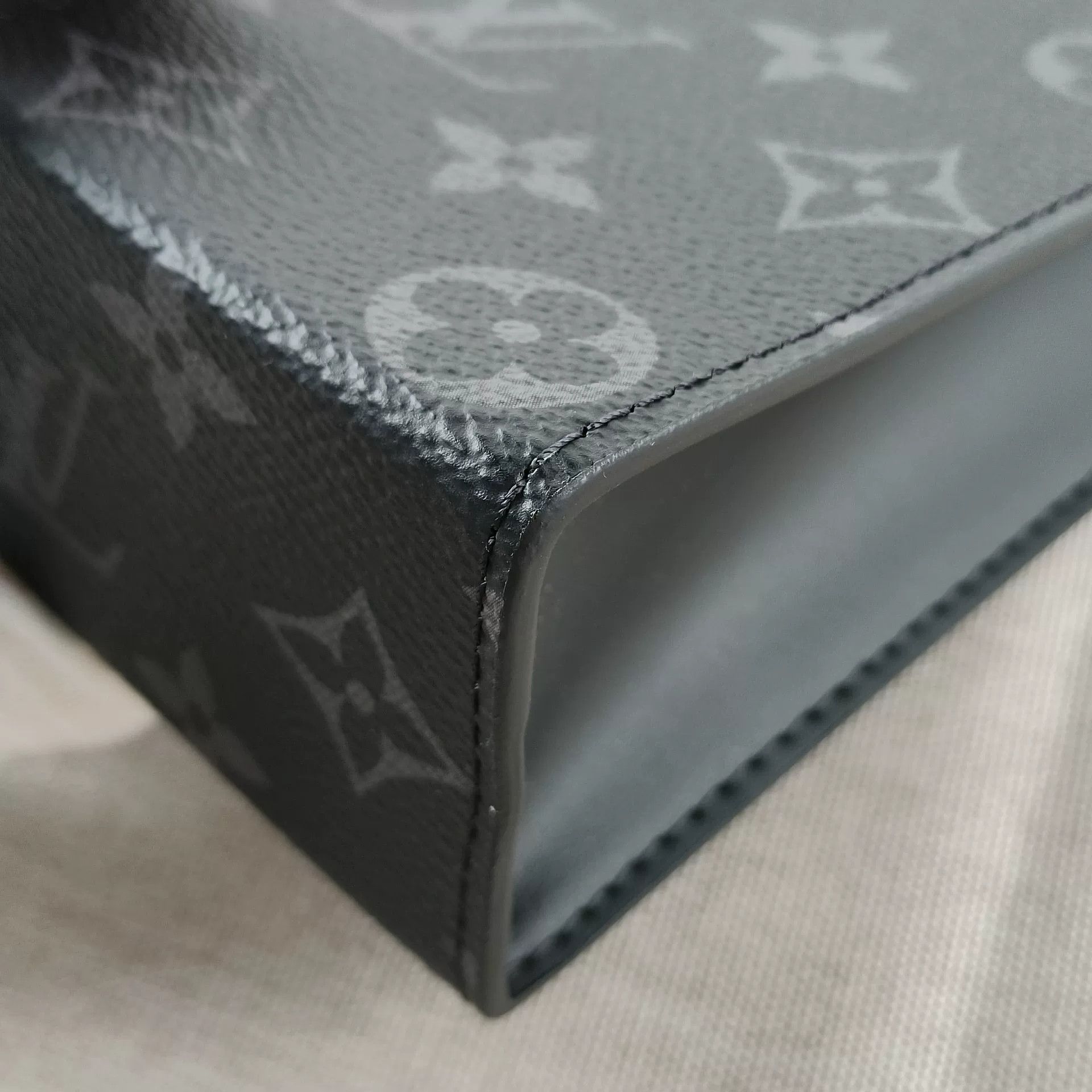 Louis Vuitton Pre-loved Bag Brand new condition Size ONE SIZE - 4 Thumbnail