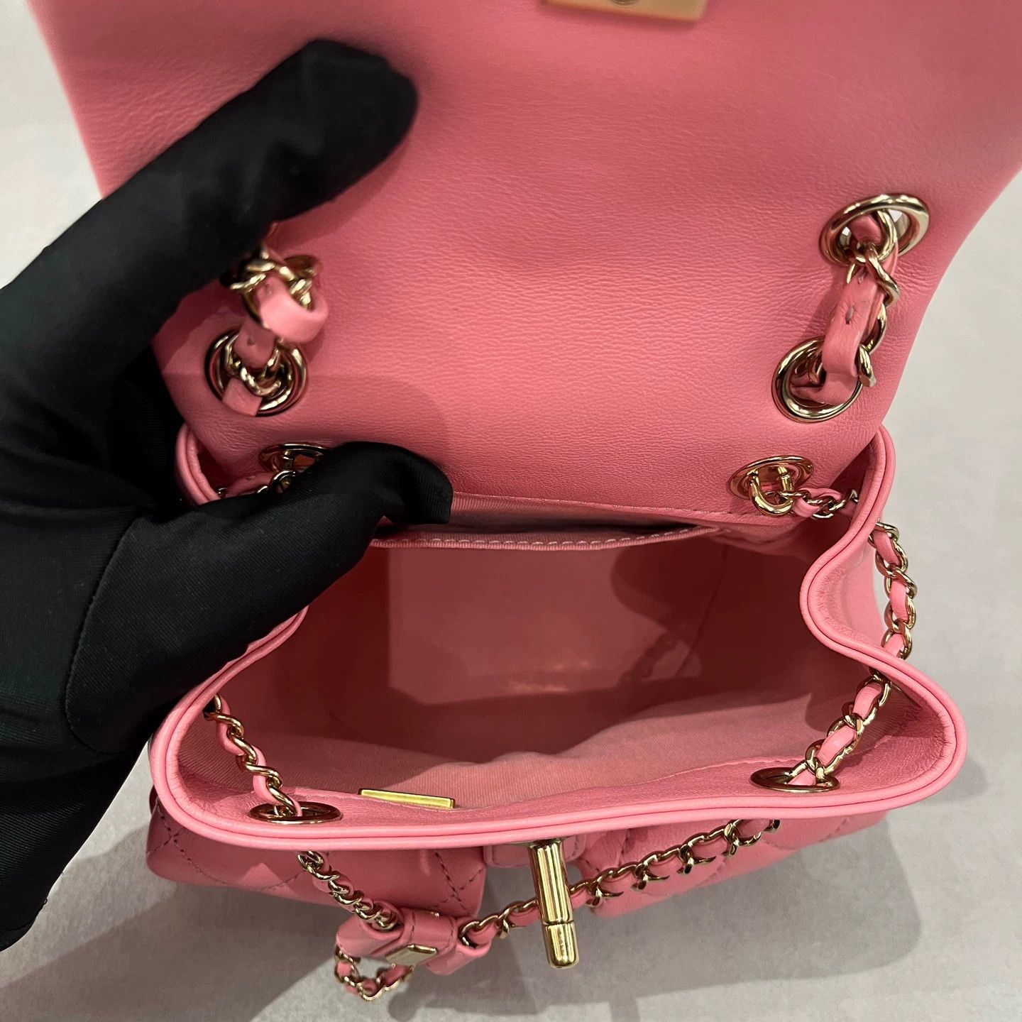 Chanel Pre-loved Bag Very good condition Size ONE SIZE - 2 Thumbnail