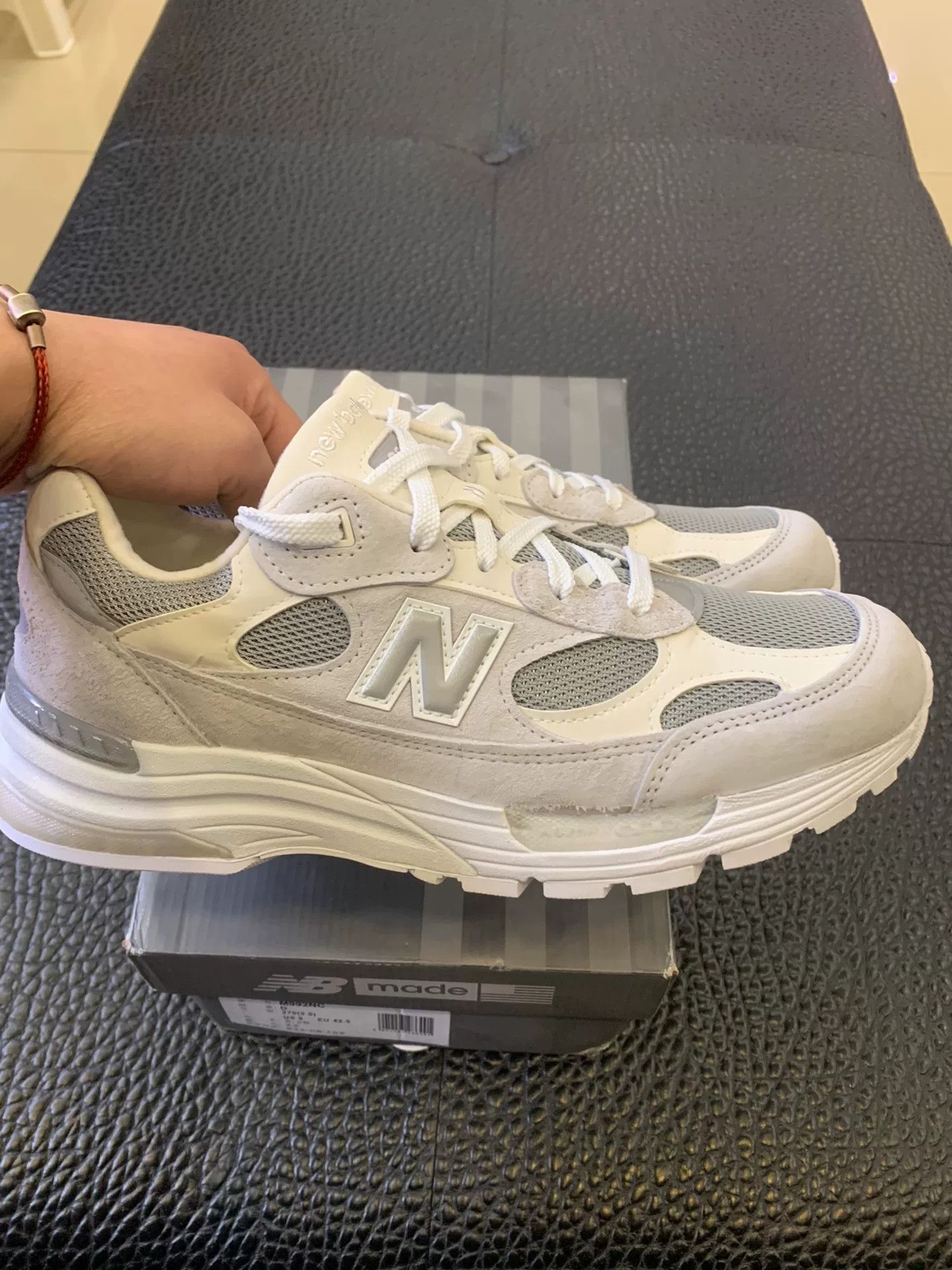 New Balance New Balance NB 992 Unisex White Running Shoes Size US 9 / EU 42 - 2 Thumbnail