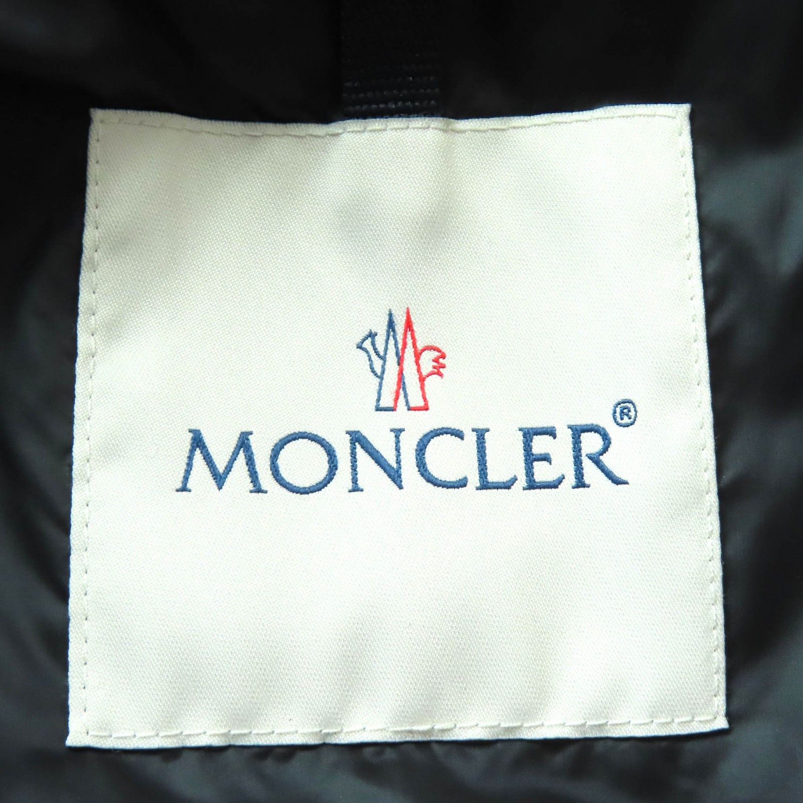 Moncler Moncler Moncler Quilted Down Jacket Textile Outerwear DUTY FREE for USA Size ONE SIZE - 8 Thumbnail