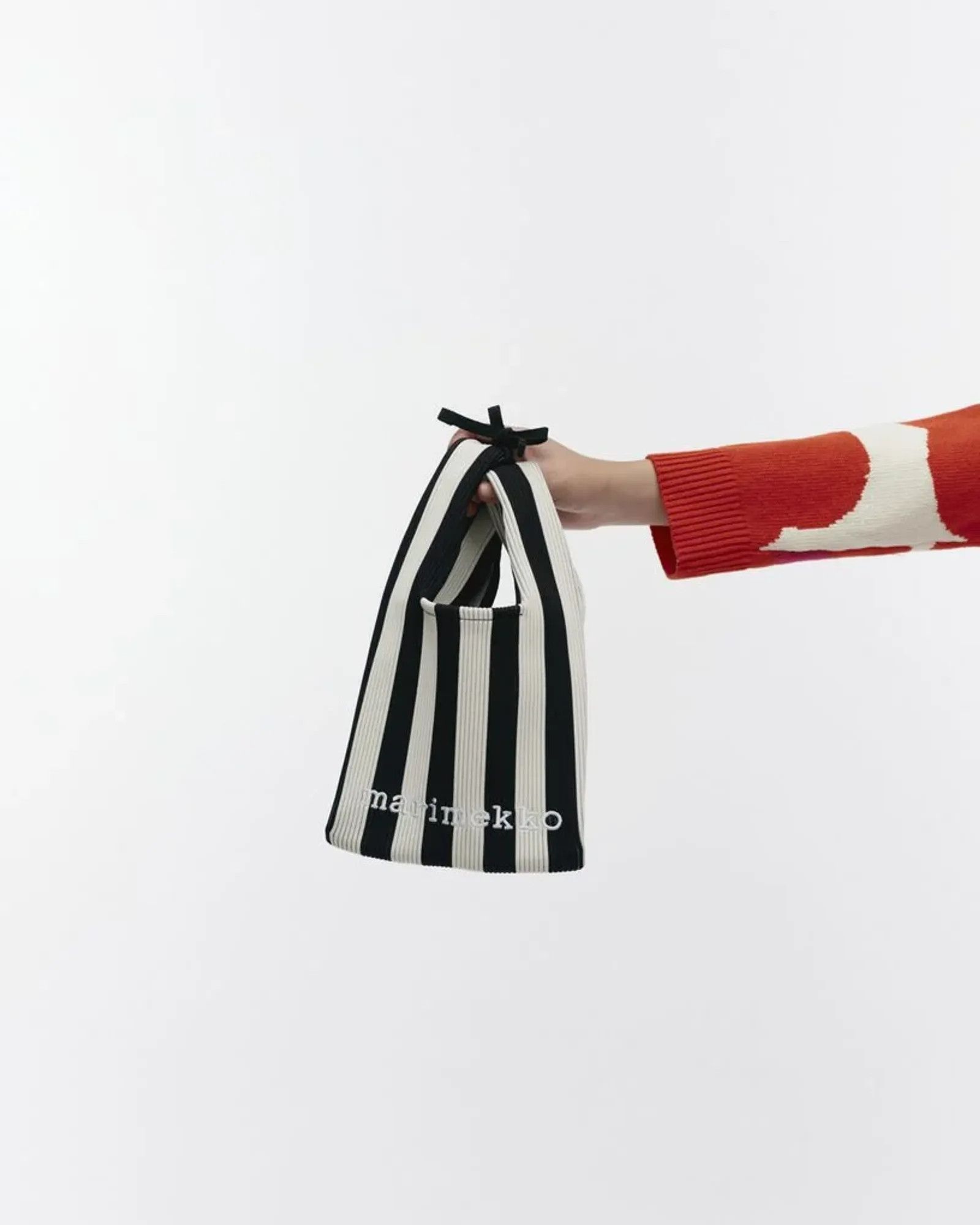 Marimekko Marimekko KNITTED MINI TOTE MERIROSVO Bucket Bag Size ONE SIZE - 2 Thumbnail