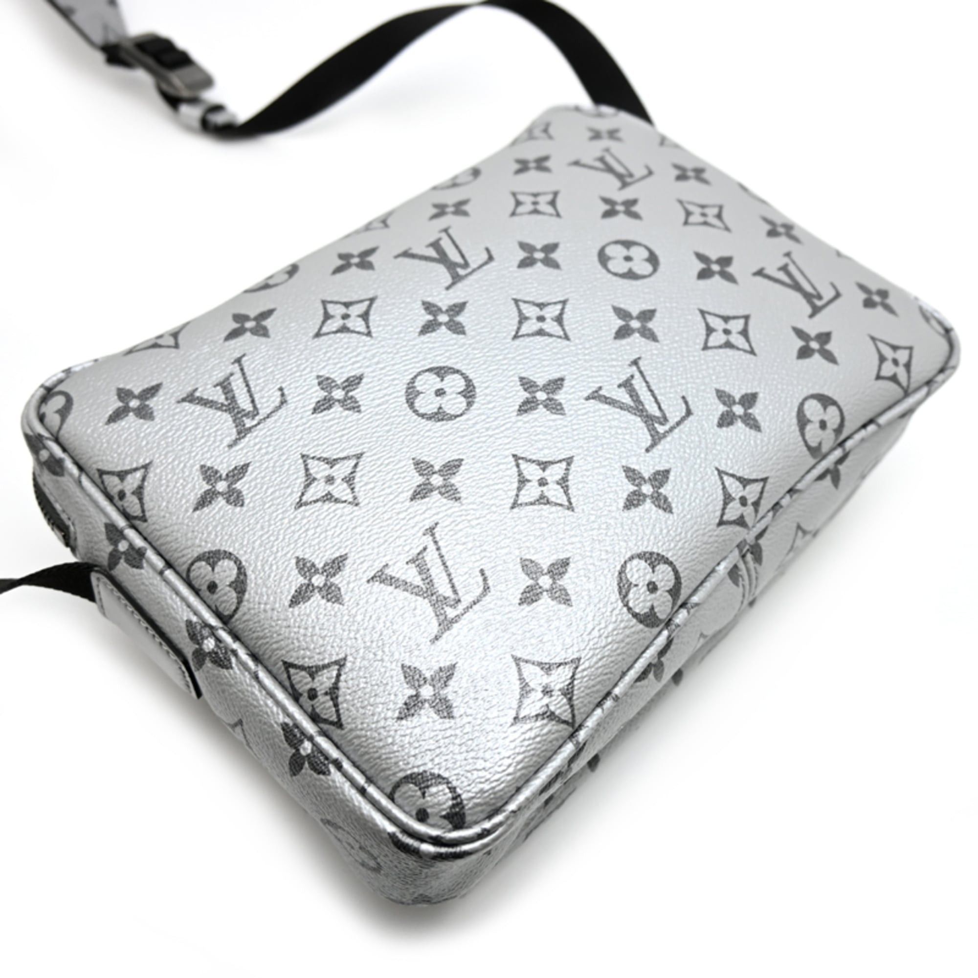 Louis Vuitton Louis Vuitton Reflect Messenger PM Women's/Men's Shoulder Bag M43859 (Discontinued) Monogram Canvas Silver Size ONE SIZE - 4 Thumbnail