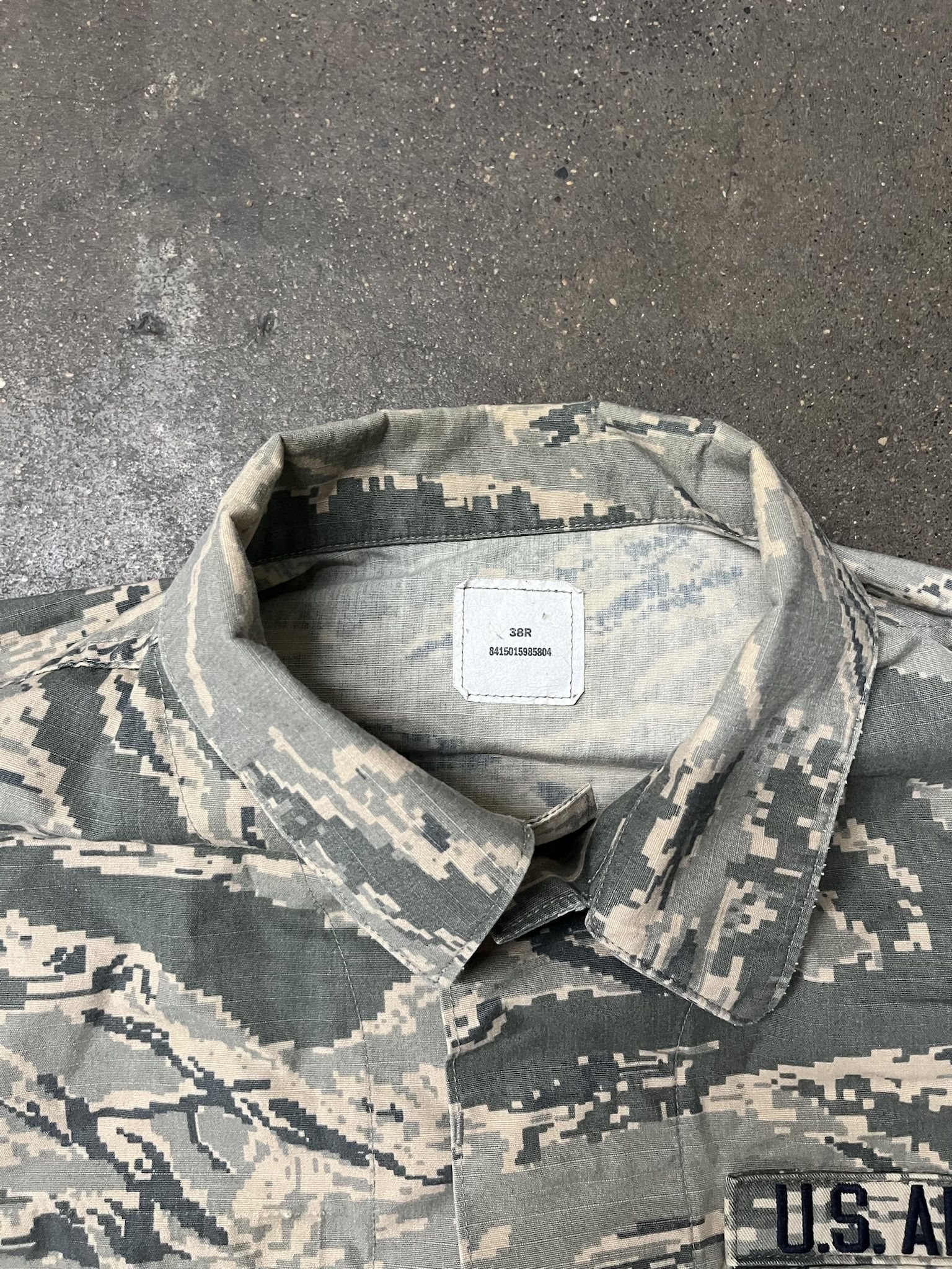 Vintage Vintage 1990s Miltiary US Air Force Rip Stop Digi Camo Field Shirt Size 38R Size US S / EU 44-46 / 1 - 3 Thumbnail