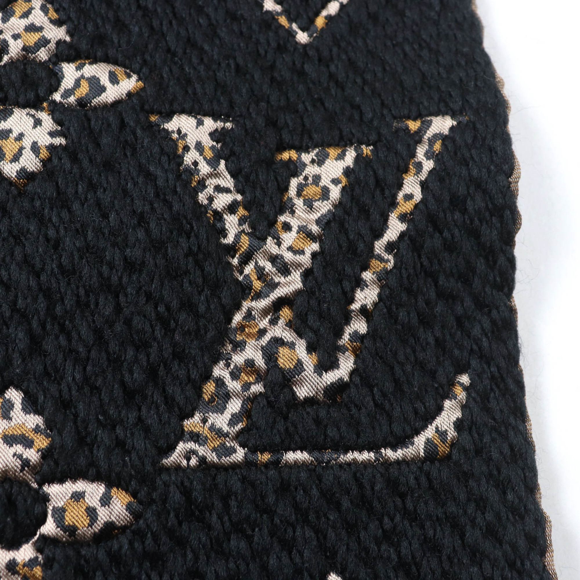 Louis Vuitton LOUIS VUITTON 2019 Louis Vuitton Echarpe Giant Monogram Jungle Wool and Silk Blend Leopard Print Knit Scarf, M75885, Black Beige, Made in Italy, Authentic, Women's Size ONE SIZE - 5 Thumbnail