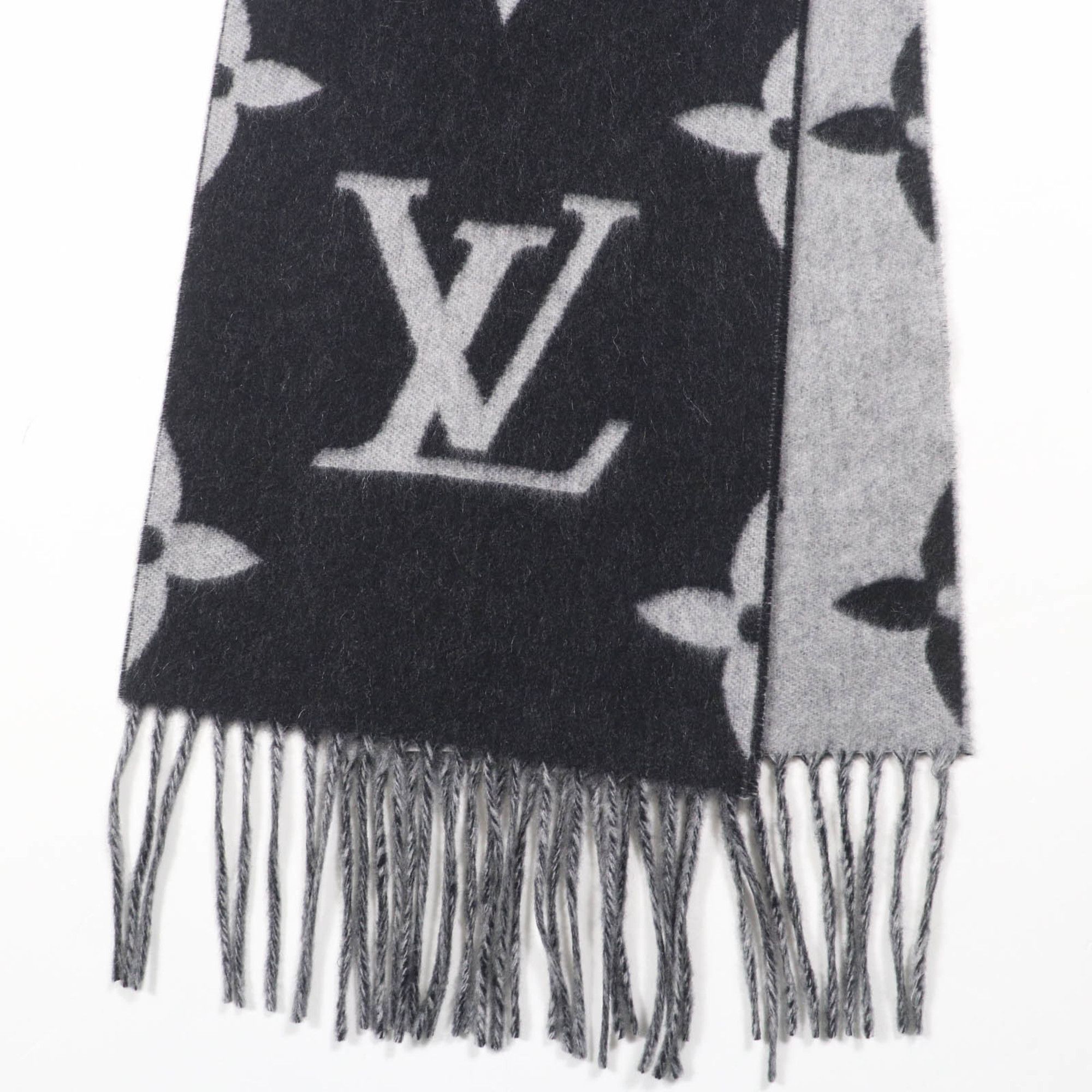 Louis Vuitton LOUIS VUITTON 2017 Louis Vuitton Echarpe Reykjavik Fur Scarf, M70721, 100% Cashmere and Fox with Fringe, Black, Made in Italy, Authentic, Women's Size ONE SIZE - 5 Thumbnail