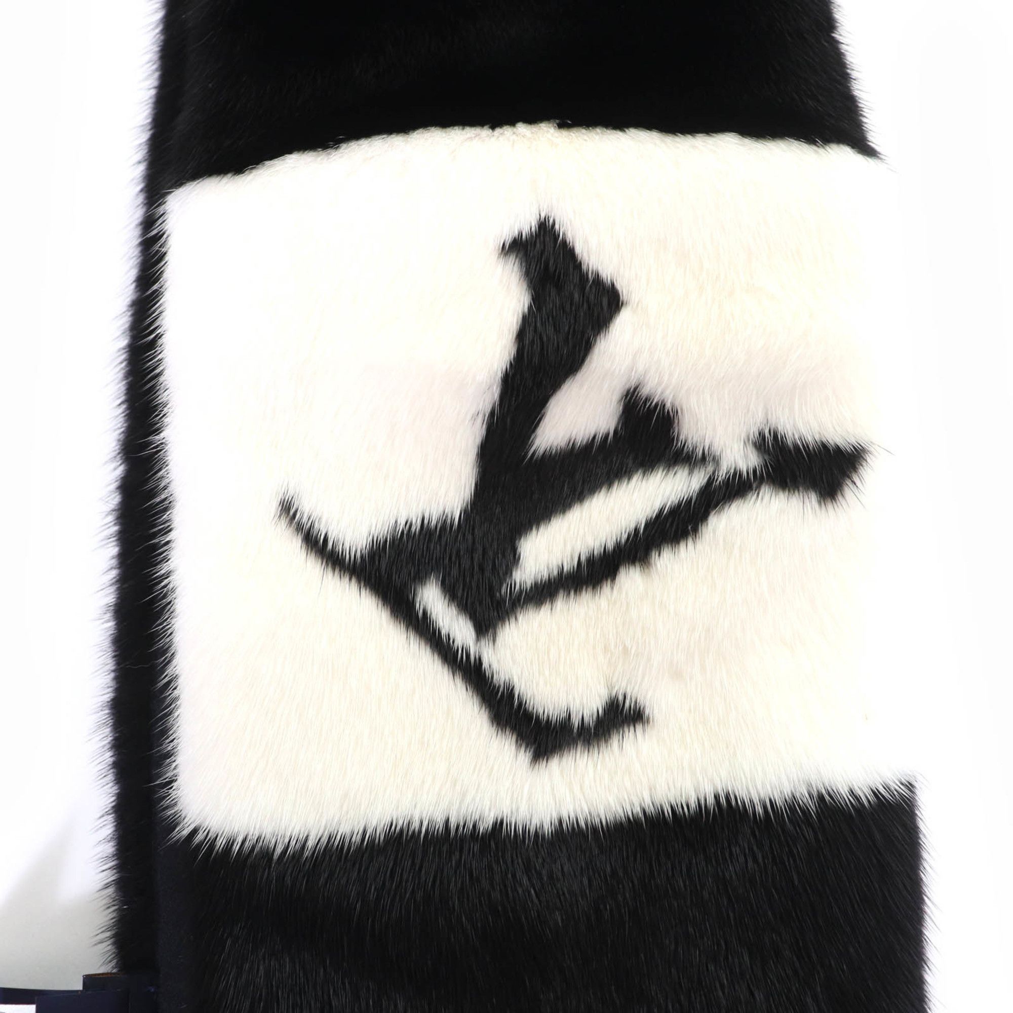 Louis Vuitton LOUIS VUITTON M77866 Echarpe Gaugram LV Logo Mink Fur Scarf/Tippet Shawl in Black and White with Box, Made Italy, Authentic, Women's Size ONE SIZE - 6 Thumbnail