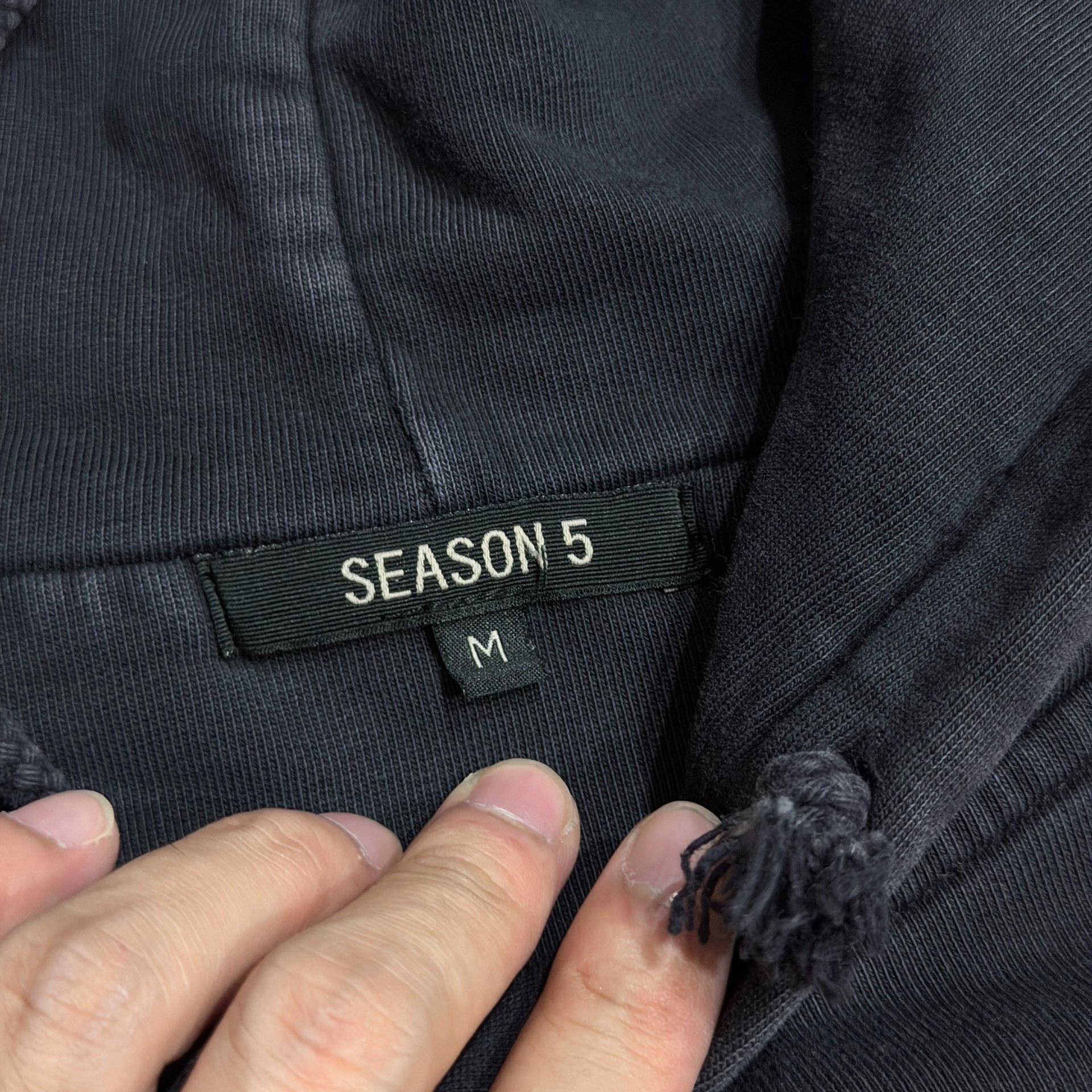 Yeezy YEEZY SEASON5 Medal Embroidered Hoodie Size US M / EU 48-50 / 2 - 4 Thumbnail