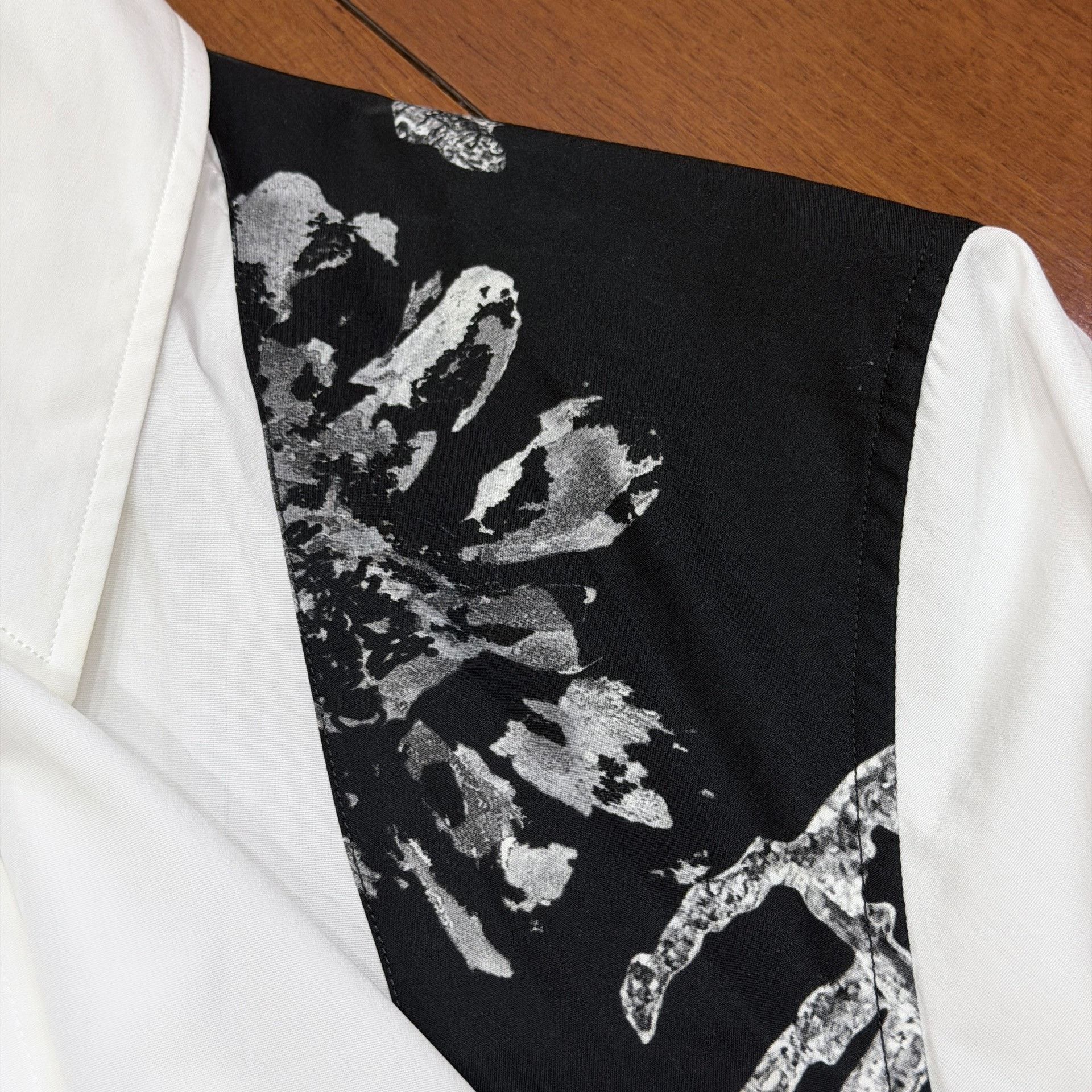 Alexander McQueen Alexander McQueen SS24 One-Shoulder Floral Shirt Size US M / EU 48-50 / 2 - 9 Thumbnail