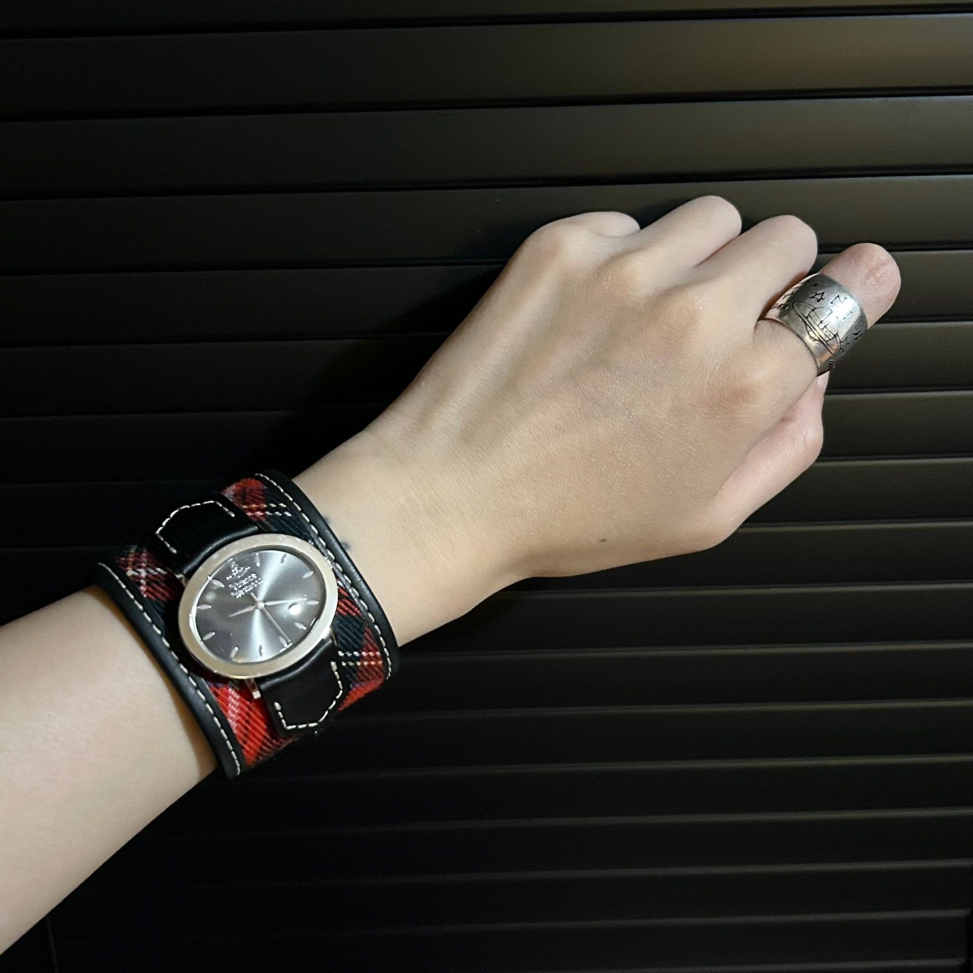 Vivienne Westwood Vivienne Westwood Vintage Saturn Red Black Check Watch Size ONE SIZE - 2 Thumbnail