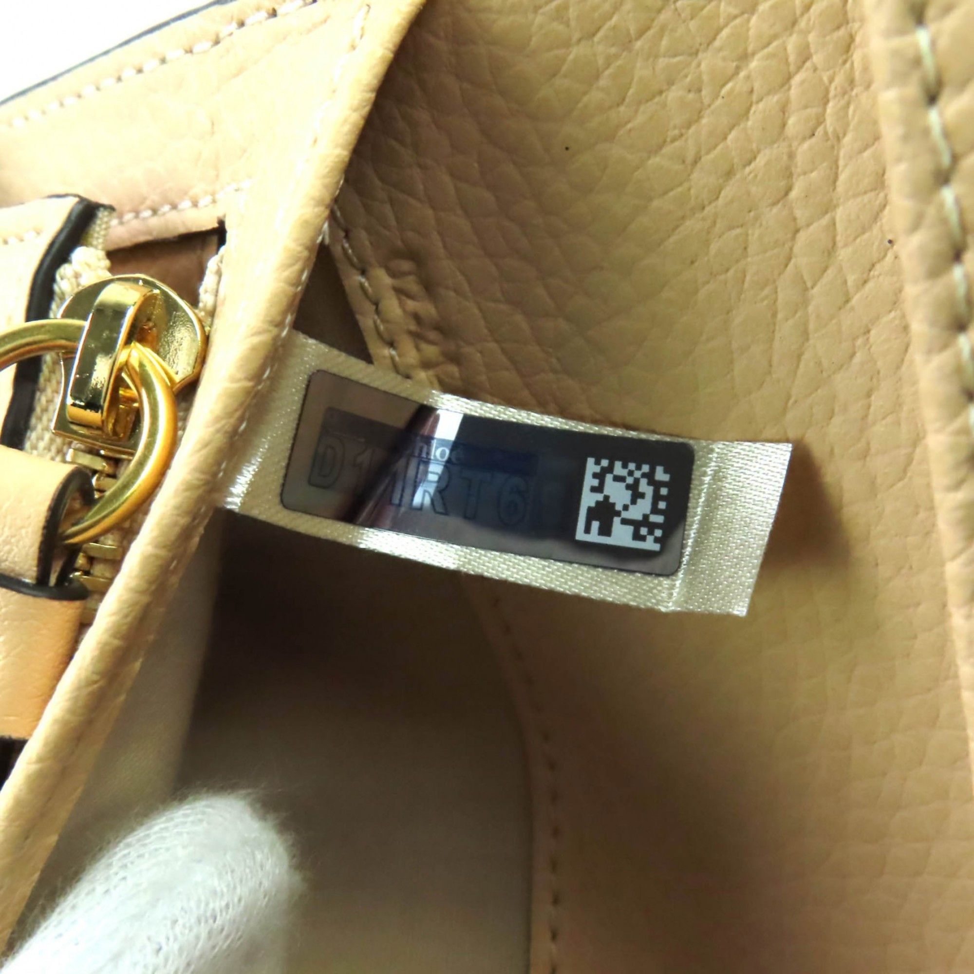 Chloe Chloé Chloe Darryl Sandy Beige Leather Wallet with Logo Hardware, CHC21SP115E04284, Bifold Wallet, Long Box and Dust Bag Included, Made in Spain Size ONE SIZE - 9 Thumbnail