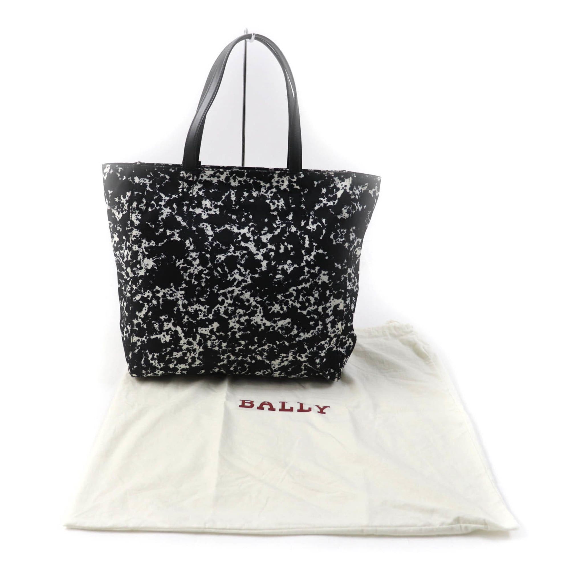 Bally BALLY WOLFSON TOTE, a large leather tote bag with logo hardware and all-over print. Available in black white. Includes dust bag. Made Italy. Size ONE SIZE - 2 Thumbnail