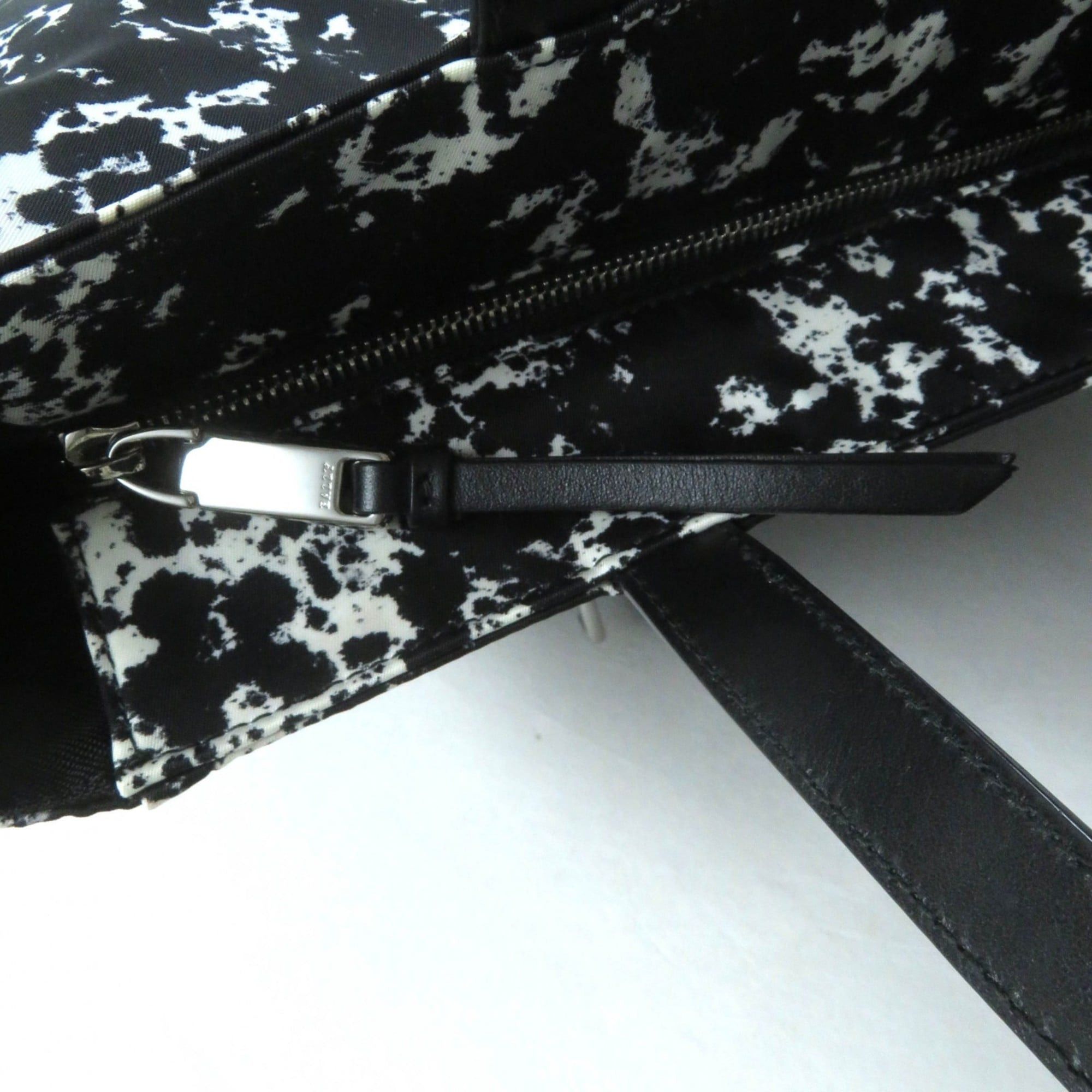Bally BALLY WOLFSON TOTE, a large leather tote bag with logo hardware and all-over print. Available in black white. Includes dust bag. Made Italy. Size ONE SIZE - 9 Thumbnail
