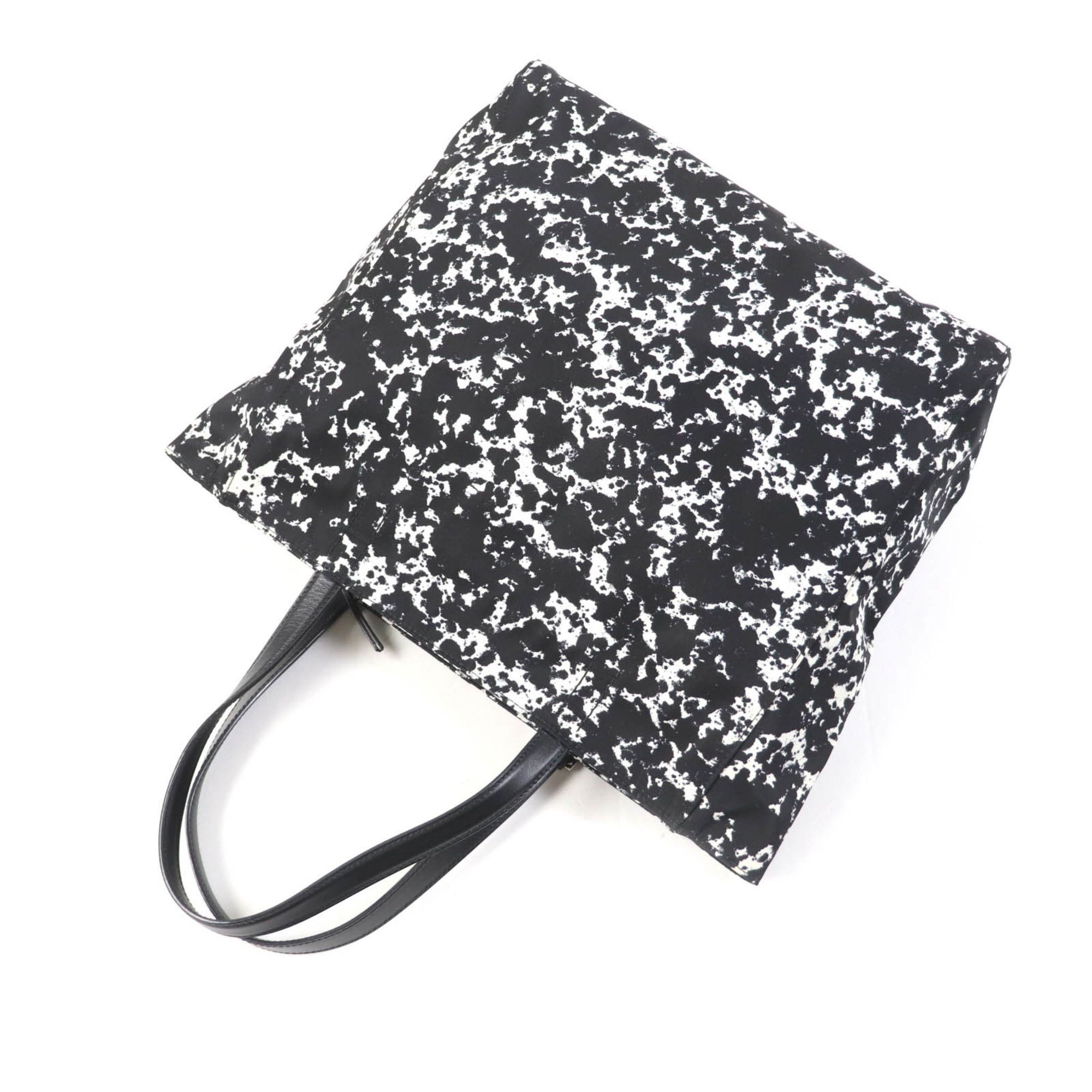 Bally BALLY WOLFSON TOTE, a large leather tote bag with logo hardware and all-over print. Available in black white. Includes dust bag. Made Italy. Size ONE SIZE - 8 Thumbnail
